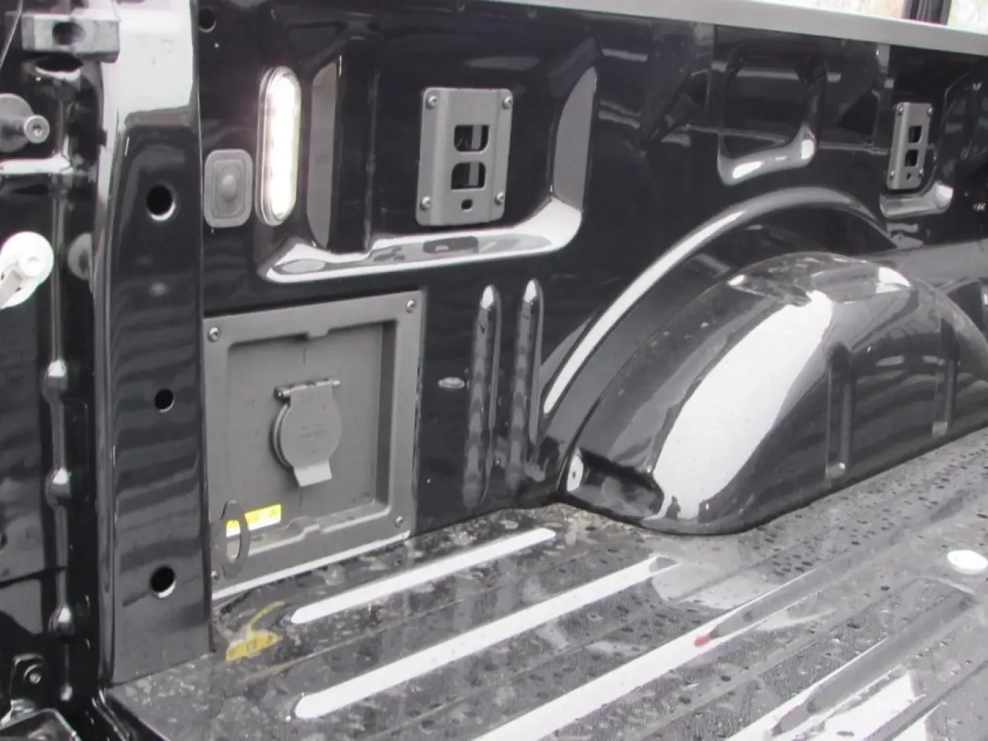 2025 /Black Ford F-150 XLT (1FTFW3L52SF) with an 5.0L engine, located at 12836 Highway 21, De Soto, MO, 63020, (636) 337-7777, 38.151867, -90.575615 - Experience the ultimate combination of rugged performance and refined comfort with the 2025 Ford F-150 XLT, now available at Pettus Ford De Soto. This powerful truck is perfect for those who need a reliable companion for both work and play, making it an ideal choice for outdoor enthusiasts, weekend - Photo#14