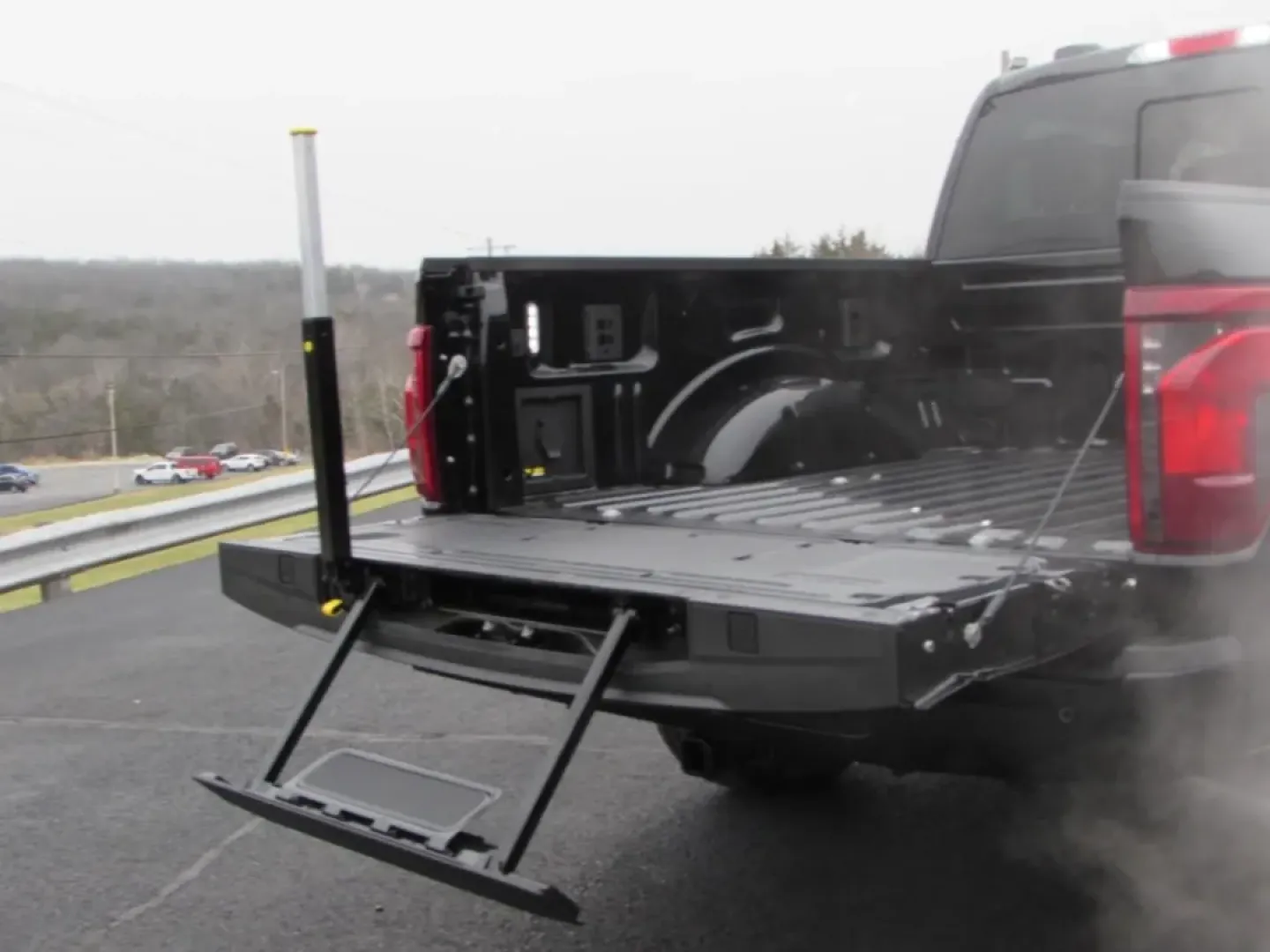 2025 /Black Ford F-150 XLT (1FTFW3L52SF) with an 5.0L engine, located at 12836 Highway 21, De Soto, MO, 63020, (636) 337-7777, 38.151867, -90.575615 - Experience the ultimate combination of rugged performance and refined comfort with the 2025 Ford F-150 XLT, now available at Pettus Ford De Soto. This powerful truck is perfect for those who need a reliable companion for both work and play, making it an ideal choice for outdoor enthusiasts, weekend - Photo#15