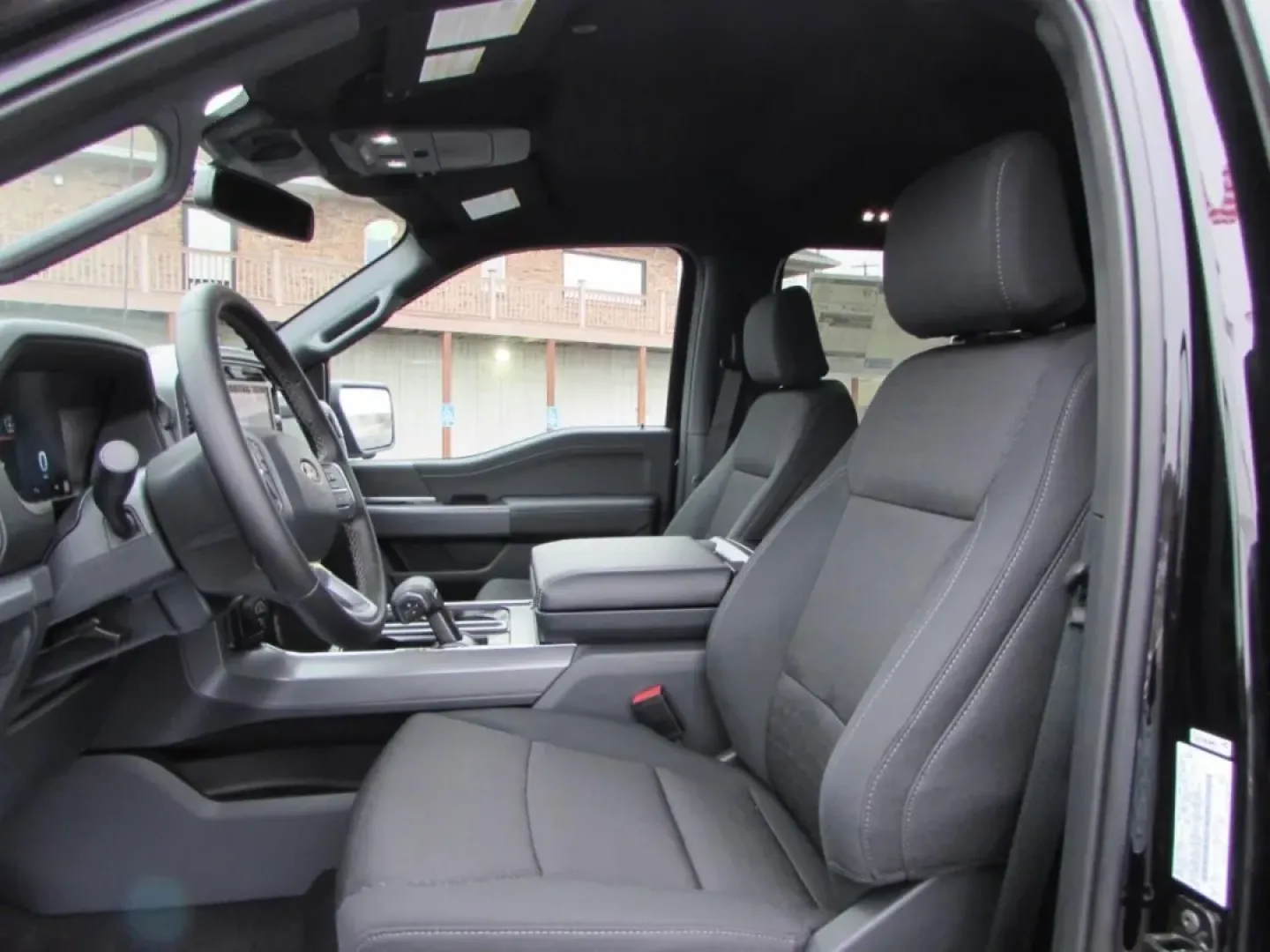 2025 /Black Ford F-150 XLT (1FTFW3L52SF) with an 5.0L engine, located at 12836 Highway 21, De Soto, MO, 63020, (636) 337-7777, 38.151867, -90.575615 - Experience the ultimate combination of rugged performance and refined comfort with the 2025 Ford F-150 XLT, now available at Pettus Ford De Soto. This powerful truck is perfect for those who need a reliable companion for both work and play, making it an ideal choice for outdoor enthusiasts, weekend - Photo#17