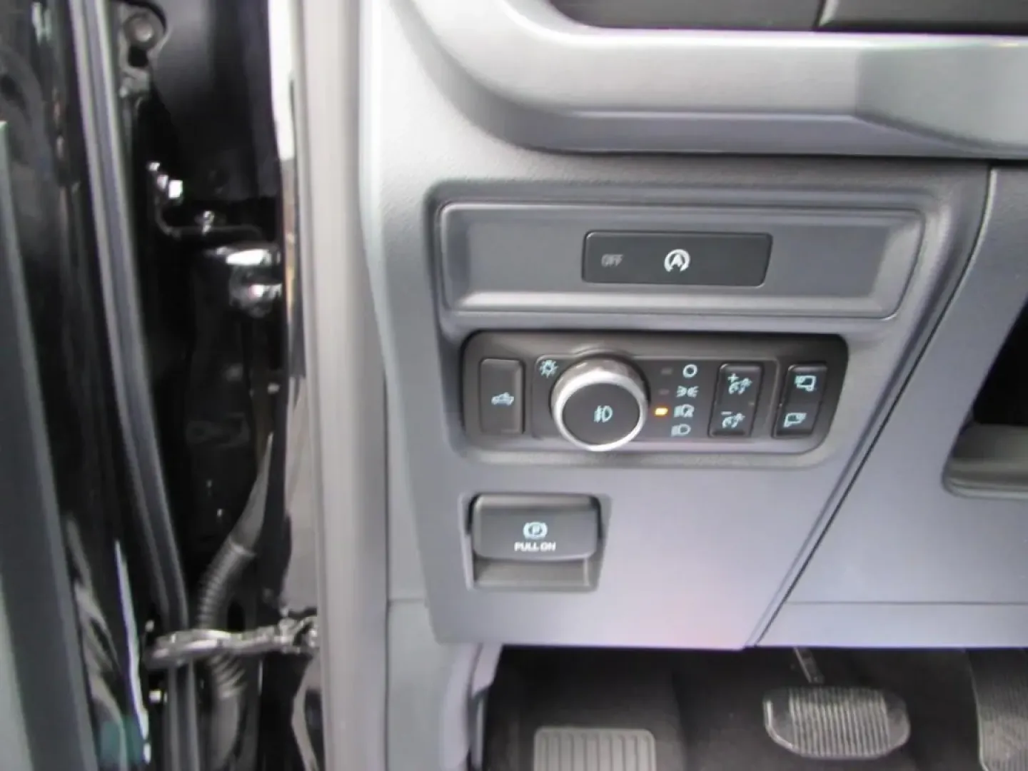 2025 /Black Ford F-150 XLT (1FTFW3L52SF) with an 5.0L engine, located at 12836 Highway 21, De Soto, MO, 63020, (636) 337-7777, 38.151867, -90.575615 - Experience the ultimate combination of rugged performance and refined comfort with the 2025 Ford F-150 XLT, now available at Pettus Ford De Soto. This powerful truck is perfect for those who need a reliable companion for both work and play, making it an ideal choice for outdoor enthusiasts, weekend - Photo#18