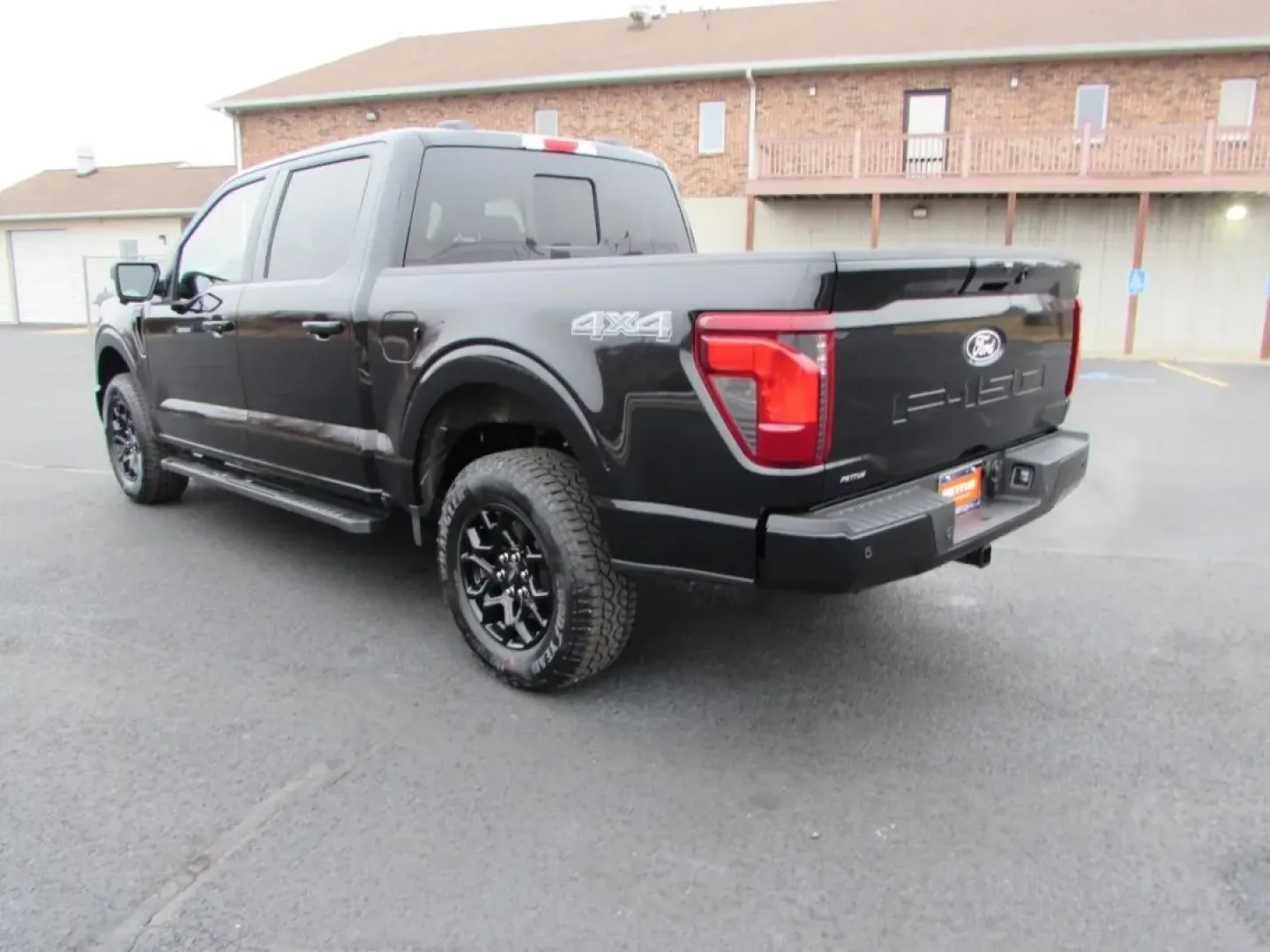 2025 /Black Ford F-150 XLT (1FTFW3L52SF) with an 5.0L engine, located at 12836 Highway 21, De Soto, MO, 63020, (636) 337-7777, 38.151867, -90.575615 - Experience the ultimate combination of rugged performance and refined comfort with the 2025 Ford F-150 XLT, now available at Pettus Ford De Soto. This powerful truck is perfect for those who need a reliable companion for both work and play, making it an ideal choice for outdoor enthusiasts, weekend - Photo#4