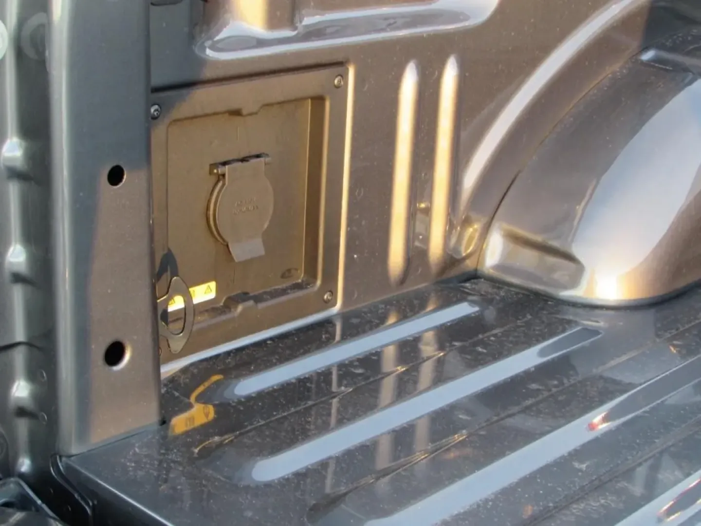 2025 /Black Ford F-150 XLT (1FTFW3L54SF) with an 5.0L engine, located at 12836 Highway 21, De Soto, MO, 63020, (636) 337-7777, 38.151867, -90.575615 - **Experience Unmatched Versatility with the 2025 Ford F-150 XLT at Pettus Ford De Soto**<br /> <br /> Are you ready to elevate your lifestyle and tackle any adventure that life throws your way? The 2025 Ford F-150 XLT, available at Pettus Ford De Soto, is your ticket to a world of possibilities. Whe - Photo#13