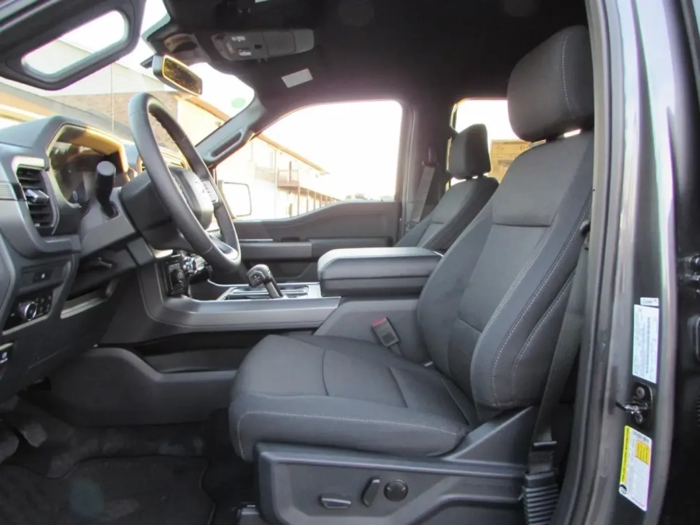 2025 /Black Ford F-150 XLT (1FTFW3L54SF) with an 5.0L engine, located at 12836 Highway 21, De Soto, MO, 63020, (636) 337-7777, 38.151867, -90.575615 - **Experience Unmatched Versatility with the 2025 Ford F-150 XLT at Pettus Ford De Soto**<br /> <br /> Are you ready to elevate your lifestyle and tackle any adventure that life throws your way? The 2025 Ford F-150 XLT, available at Pettus Ford De Soto, is your ticket to a world of possibilities. Whe - Photo#15