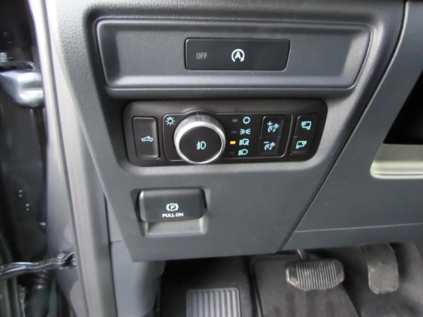 2025 /Black Ford F-150 XLT (1FTFW3L54SF) with an 5.0L engine, located at 12836 Highway 21, De Soto, MO, 63020, (636) 337-7777, 38.151867, -90.575615 - **Experience Unmatched Versatility with the 2025 Ford F-150 XLT at Pettus Ford De Soto**<br /> <br /> Are you ready to elevate your lifestyle and tackle any adventure that life throws your way? The 2025 Ford F-150 XLT, available at Pettus Ford De Soto, is your ticket to a world of possibilities. Whe - Photo#16