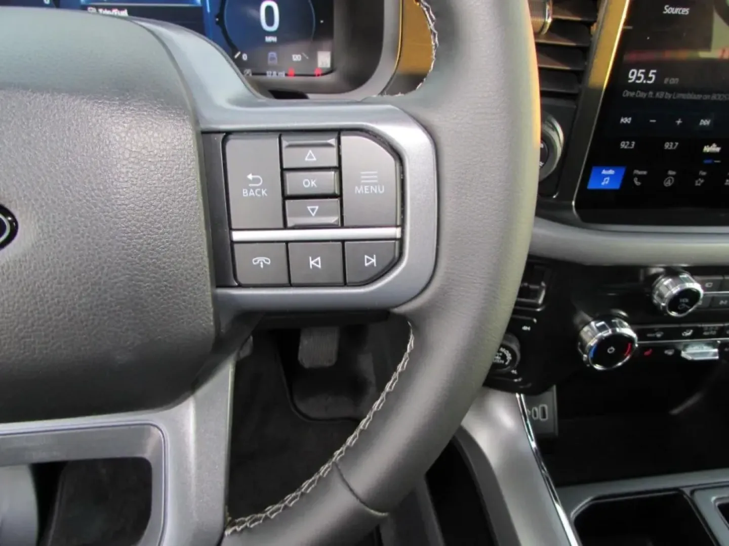 2025 /Black Ford F-150 XLT (1FTFW3L54SF) with an 5.0L engine, located at 12836 Highway 21, De Soto, MO, 63020, (636) 337-7777, 38.151867, -90.575615 - **Experience Unmatched Versatility with the 2025 Ford F-150 XLT at Pettus Ford De Soto**<br /> <br /> Are you ready to elevate your lifestyle and tackle any adventure that life throws your way? The 2025 Ford F-150 XLT, available at Pettus Ford De Soto, is your ticket to a world of possibilities. Whe - Photo#19