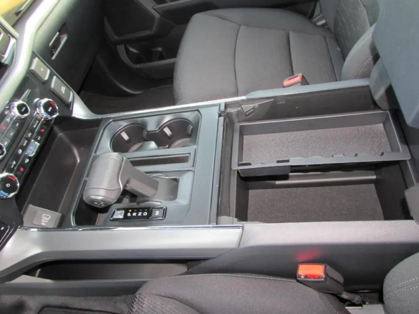 2025 /Black Ford F-150 XLT (1FTFW3L54SF) with an 5.0L engine, located at 12836 Highway 21, De Soto, MO, 63020, (636) 337-7777, 38.151867, -90.575615 - **Experience Unmatched Versatility with the 2025 Ford F-150 XLT at Pettus Ford De Soto**<br /> <br /> Are you ready to elevate your lifestyle and tackle any adventure that life throws your way? The 2025 Ford F-150 XLT, available at Pettus Ford De Soto, is your ticket to a world of possibilities. Whe - Photo#24