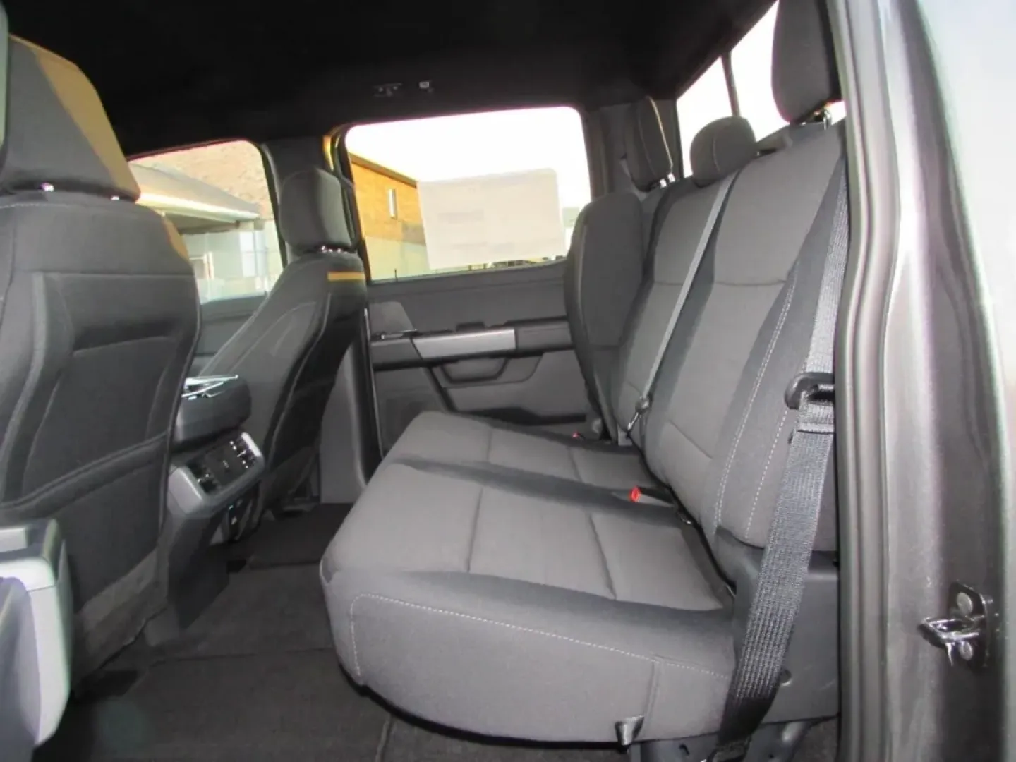 2025 /Black Ford F-150 XLT (1FTFW3L54SF) with an 5.0L engine, located at 12836 Highway 21, De Soto, MO, 63020, (636) 337-7777, 38.151867, -90.575615 - **Experience Unmatched Versatility with the 2025 Ford F-150 XLT at Pettus Ford De Soto**<br /> <br /> Are you ready to elevate your lifestyle and tackle any adventure that life throws your way? The 2025 Ford F-150 XLT, available at Pettus Ford De Soto, is your ticket to a world of possibilities. Whe - Photo#27