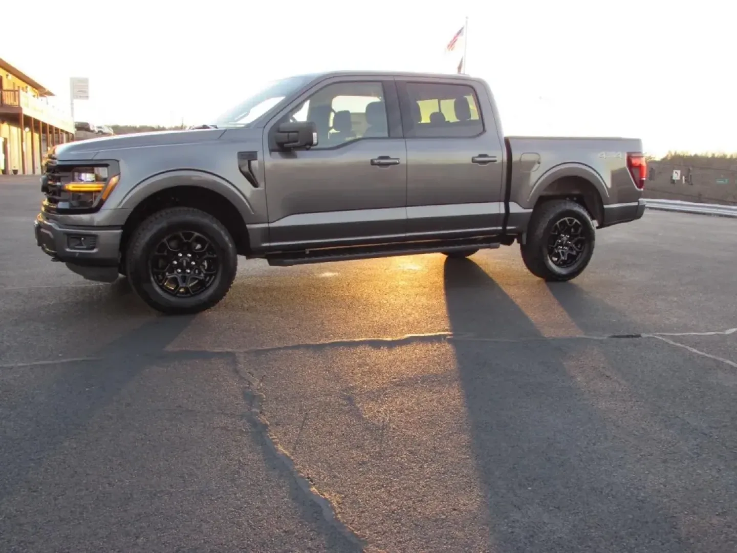 2025 /Black Ford F-150 XLT (1FTFW3L54SF) with an 5.0L engine, located at 12836 Highway 21, De Soto, MO, 63020, (636) 337-7777, 38.151867, -90.575615 - **Experience Unmatched Versatility with the 2025 Ford F-150 XLT at Pettus Ford De Soto**<br /> <br /> Are you ready to elevate your lifestyle and tackle any adventure that life throws your way? The 2025 Ford F-150 XLT, available at Pettus Ford De Soto, is your ticket to a world of possibilities. Whe - Photo#3