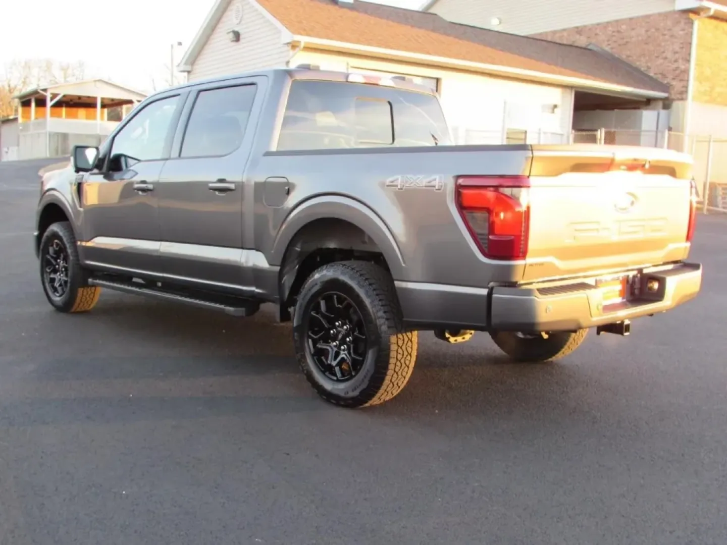 2025 /Black Ford F-150 XLT (1FTFW3L54SF) with an 5.0L engine, located at 12836 Highway 21, De Soto, MO, 63020, (636) 337-7777, 38.151867, -90.575615 - **Experience Unmatched Versatility with the 2025 Ford F-150 XLT at Pettus Ford De Soto**<br /> <br /> Are you ready to elevate your lifestyle and tackle any adventure that life throws your way? The 2025 Ford F-150 XLT, available at Pettus Ford De Soto, is your ticket to a world of possibilities. Whe - Photo#4