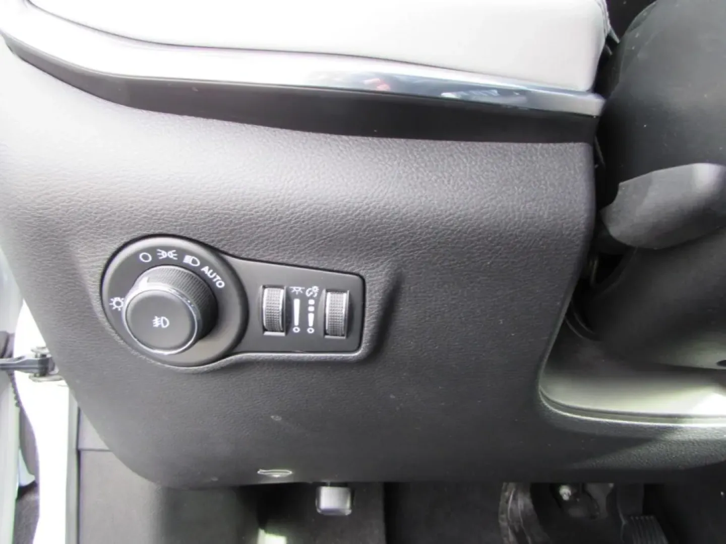 2023 /Black Jeep Compass Limited (3C4NJDCN6PT) with an Other engine, Automatic transmission, located at 12830 Highway 21, De Soto, MO, 63020, (636) 337-7777, 38.153099, -90.573624 - Are you ready to elevate your driving experience and embrace the open road? Whether you're a weekend adventurer, a busy commuter, or a growing family in need of a reliable vehicle, the 2023 Jeep Compass is the perfect companion for your journeys. With its rugged good looks, advanced technology, and - Photo#13