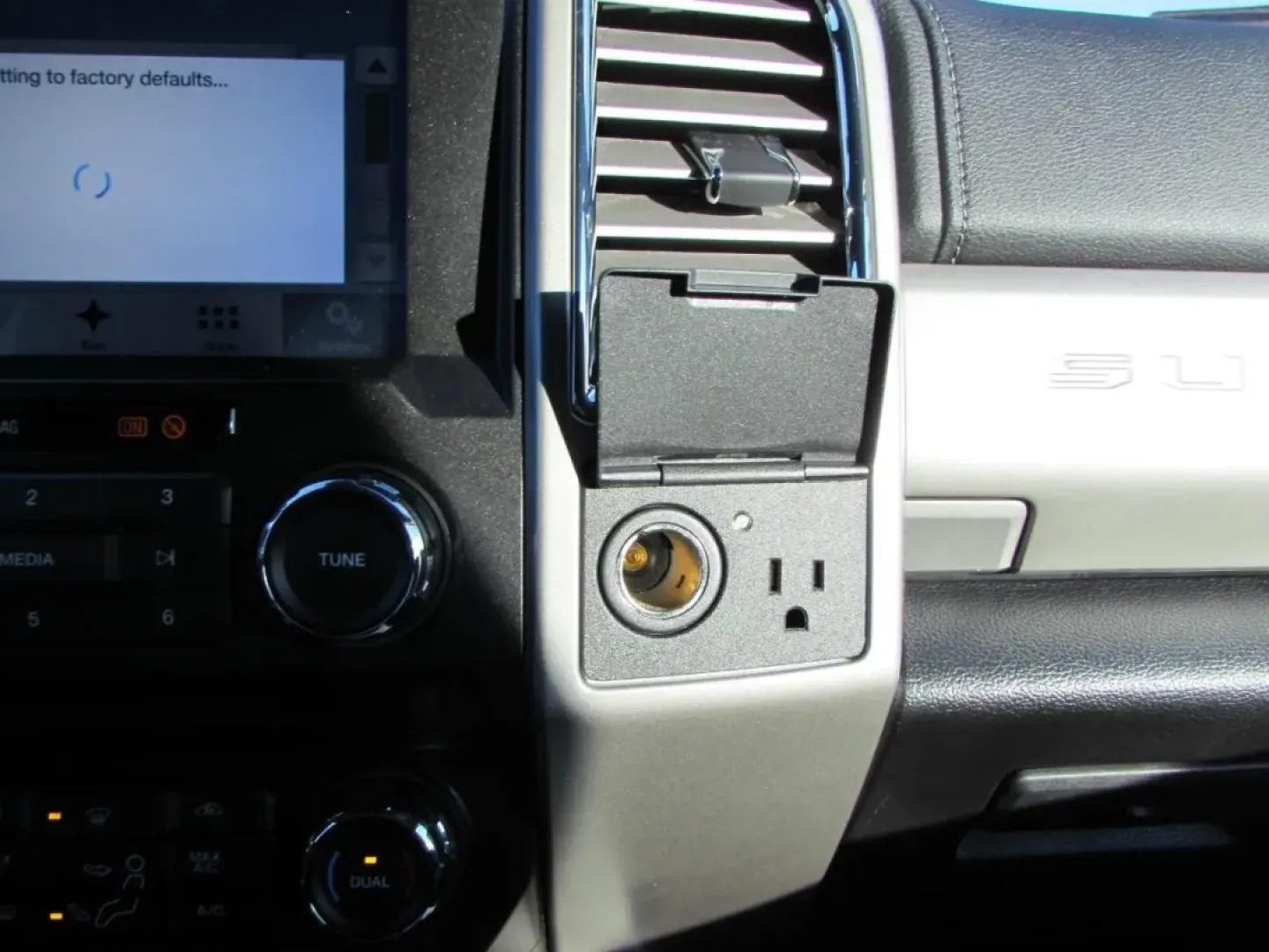 2017 /Black Ford F-250SD Lariat (1FT7X2B61HE) with an Other engine, located at 12836 Highway 21, De Soto, MO, 63020, (636) 337-7777, 38.151867, -90.575615 - Are you ready to elevate your driving experience with a vehicle that effortlessly combines power, comfort, and reliability? Look no further than the 2017 Ford Super Duty F-250 SRW, now available at Pettus Ford De Soto. This rugged truck is perfect for those who crave adventure, whether you're haulin - Photo#29