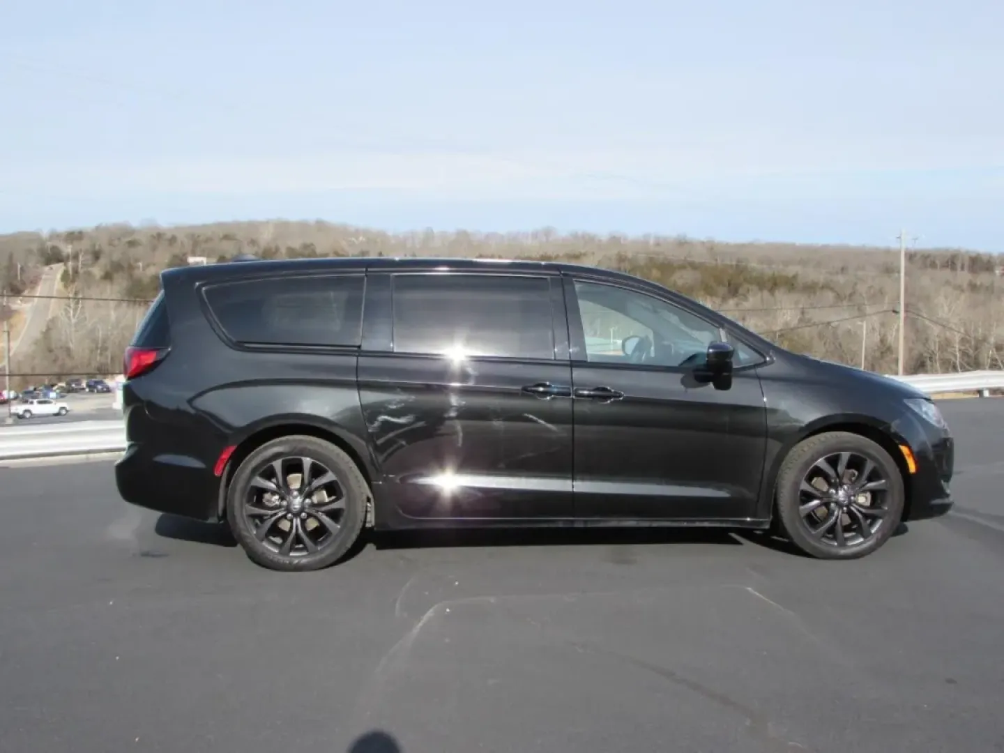 2019 /Black Chrysler Pacifica Touring Plus (2C4RC1FG4KR) with an Other engine, Automatic transmission, located at 12836 Highway 21, De Soto, MO, 63020, (636) 337-7777, 38.151867, -90.575615 - **Discover the Perfect Family Vehicle with the 2019 Chrysler Pacifica at Pettus Ford De Soto!**<br /> <br /> Are you in search of a vehicle that can seamlessly blend family life with everyday convenience? Look no further than the 2019 Chrysler Pacifica, available now at Pettus Ford De Soto, your tru - Photo#7