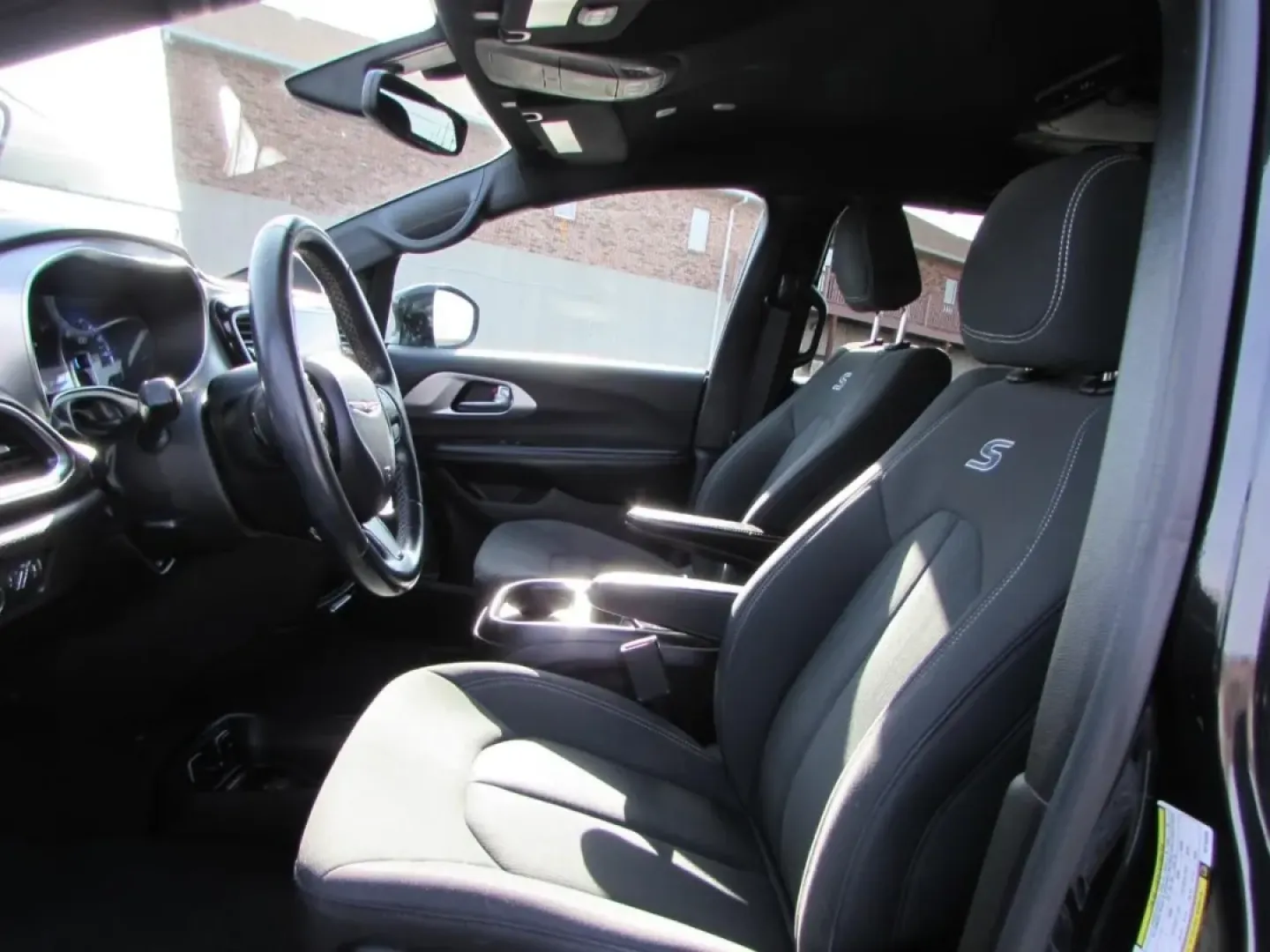 2019 /Black Chrysler Pacifica Touring Plus (2C4RC1FG4KR) with an Other engine, Automatic transmission, located at 12836 Highway 21, De Soto, MO, 63020, (636) 337-7777, 38.151867, -90.575615 - **Discover the Perfect Family Vehicle with the 2019 Chrysler Pacifica at Pettus Ford De Soto!**<br /> <br /> Are you in search of a vehicle that can seamlessly blend family life with everyday convenience? Look no further than the 2019 Chrysler Pacifica, available now at Pettus Ford De Soto, your tru - Photo#11