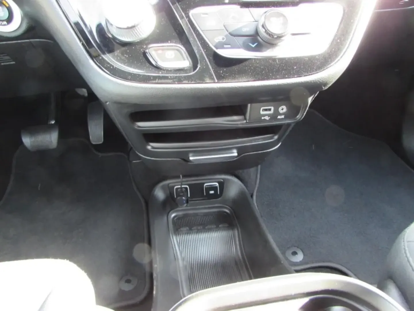 2019 /Black Chrysler Pacifica Touring Plus (2C4RC1FG4KR) with an Other engine, Automatic transmission, located at 12836 Highway 21, De Soto, MO, 63020, (636) 337-7777, 38.151867, -90.575615 - **Discover the Perfect Family Vehicle with the 2019 Chrysler Pacifica at Pettus Ford De Soto!**<br /> <br /> Are you in search of a vehicle that can seamlessly blend family life with everyday convenience? Look no further than the 2019 Chrysler Pacifica, available now at Pettus Ford De Soto, your tru - Photo#19