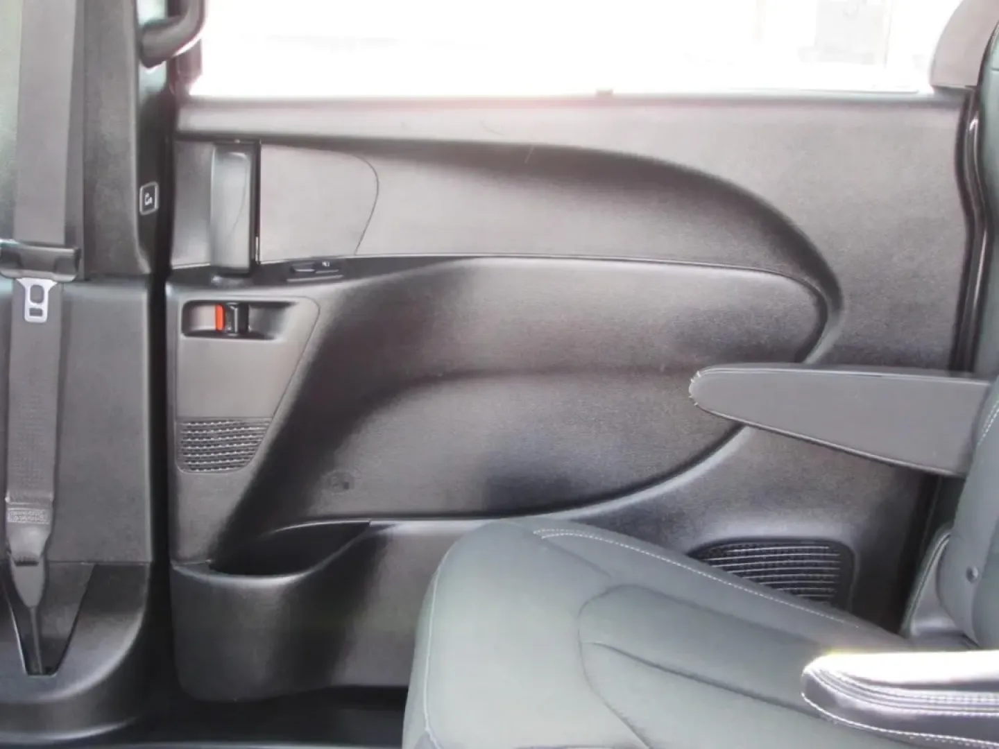 2019 /Black Chrysler Pacifica Touring Plus (2C4RC1FG4KR) with an Other engine, Automatic transmission, located at 12836 Highway 21, De Soto, MO, 63020, (636) 337-7777, 38.151867, -90.575615 - **Discover the Perfect Family Vehicle with the 2019 Chrysler Pacifica at Pettus Ford De Soto!**<br /> <br /> Are you in search of a vehicle that can seamlessly blend family life with everyday convenience? Look no further than the 2019 Chrysler Pacifica, available now at Pettus Ford De Soto, your tru - Photo#23