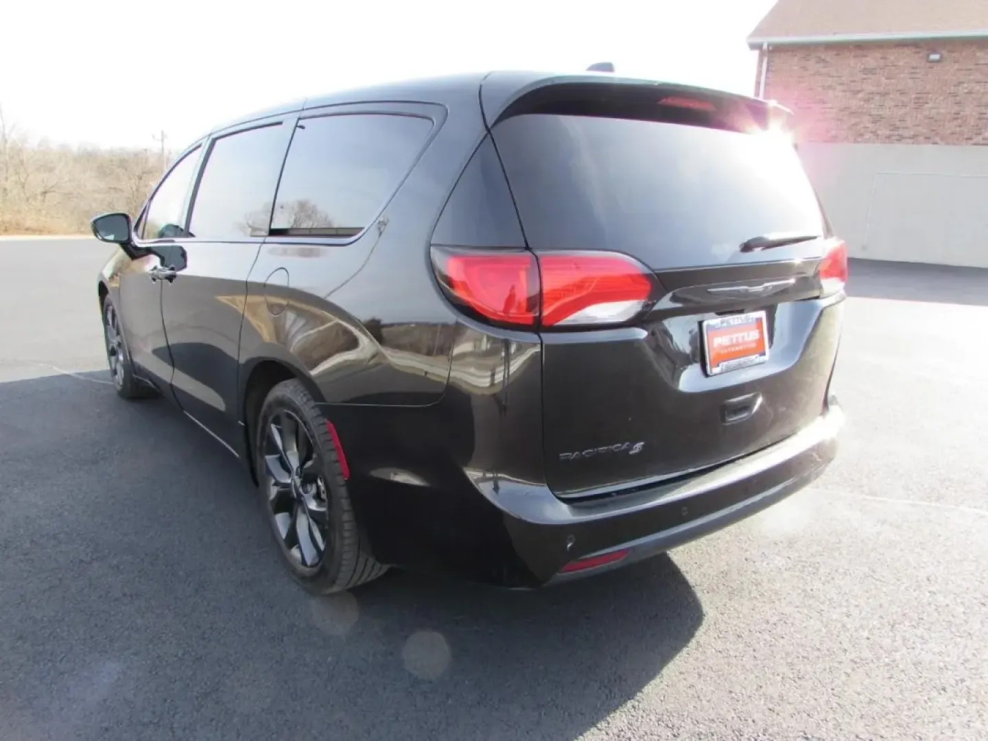 2019 /Black Chrysler Pacifica Touring Plus (2C4RC1FG4KR) with an Other engine, Automatic transmission, located at 12836 Highway 21, De Soto, MO, 63020, (636) 337-7777, 38.151867, -90.575615 - **Discover the Perfect Family Vehicle with the 2019 Chrysler Pacifica at Pettus Ford De Soto!**<br /> <br /> Are you in search of a vehicle that can seamlessly blend family life with everyday convenience? Look no further than the 2019 Chrysler Pacifica, available now at Pettus Ford De Soto, your tru - Photo#4