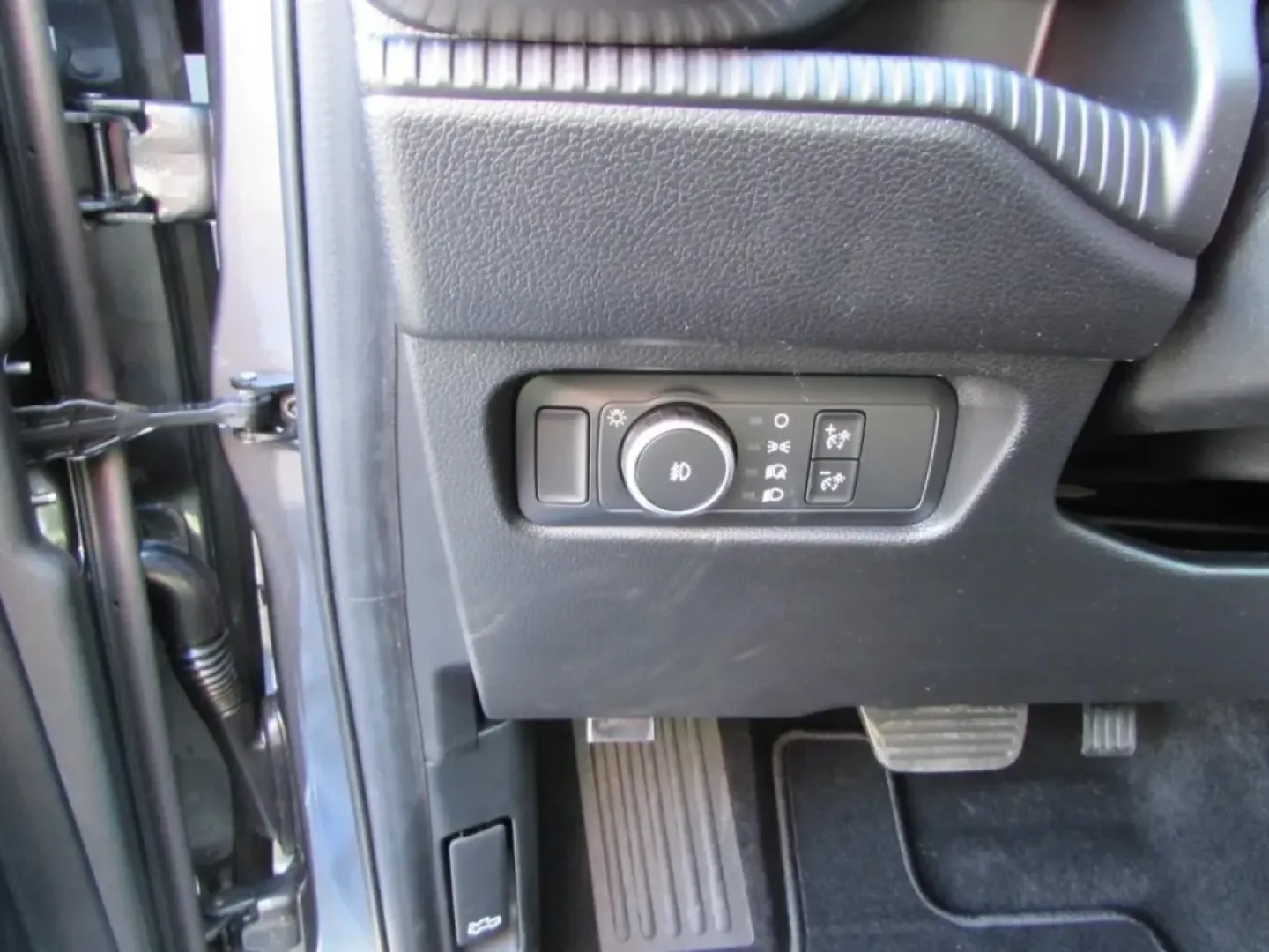 2025 /Ebony Ford Ranger XLT (1FTER4HH5SL) with an 2.3L EcoBoost engine, Automatic transmission, located at 12836 Highway 21, De Soto, MO, 63020, (636) 337-7777, 38.151867, -90.575615 - If you're seeking the perfect blend of power, versatility, and modern technology, the 2025 Ford Ranger XLT is the truck that can elevate your lifestyle-whether you're heading to work in De Soto or embarking on a weekend adventure. Featuring a robust 2.3L EcoBoost engine and a dependable four-wheel-d - Photo#16