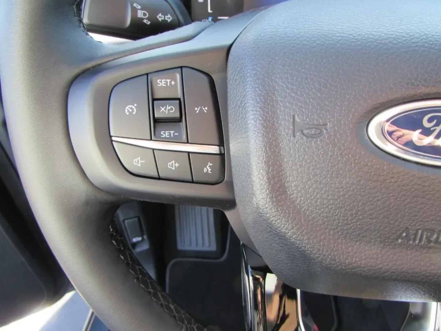 2025 /Ebony Ford Ranger XLT (1FTER4HH5SL) with an 2.3L EcoBoost engine, Automatic transmission, located at 12836 Highway 21, De Soto, MO, 63020, (636) 337-7777, 38.151867, -90.575615 - If you're seeking the perfect blend of power, versatility, and modern technology, the 2025 Ford Ranger XLT is the truck that can elevate your lifestyle-whether you're heading to work in De Soto or embarking on a weekend adventure. Featuring a robust 2.3L EcoBoost engine and a dependable four-wheel-d - Photo#18