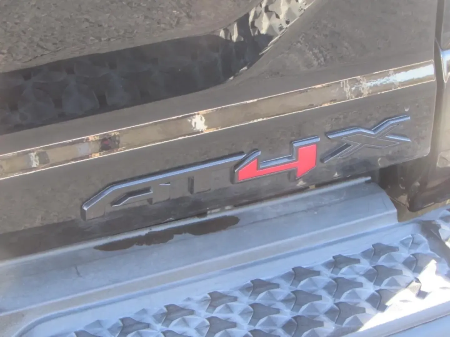 2024 /Obsidian Rush Leather GMC Canyon 4WD AT4X (1GTP6EEK1R1) with an TurboMax engine, Automatic transmission, located at 12830 Highway 21, De Soto, MO, 63020, (636) 337-7777, 38.153099, -90.573624 - **Adventure Awaits: Discover the 2024 GMC Canyon AT4X at Pettus CDJR DeSoto!**<br /> <br /> If you're looking for a vehicle that perfectly balances rugged capability and modern luxury, the 2024 GMC Canyon AT4X is the truck you've been dreaming of. Designed for both weekend adventures and daily commu - Photo#13