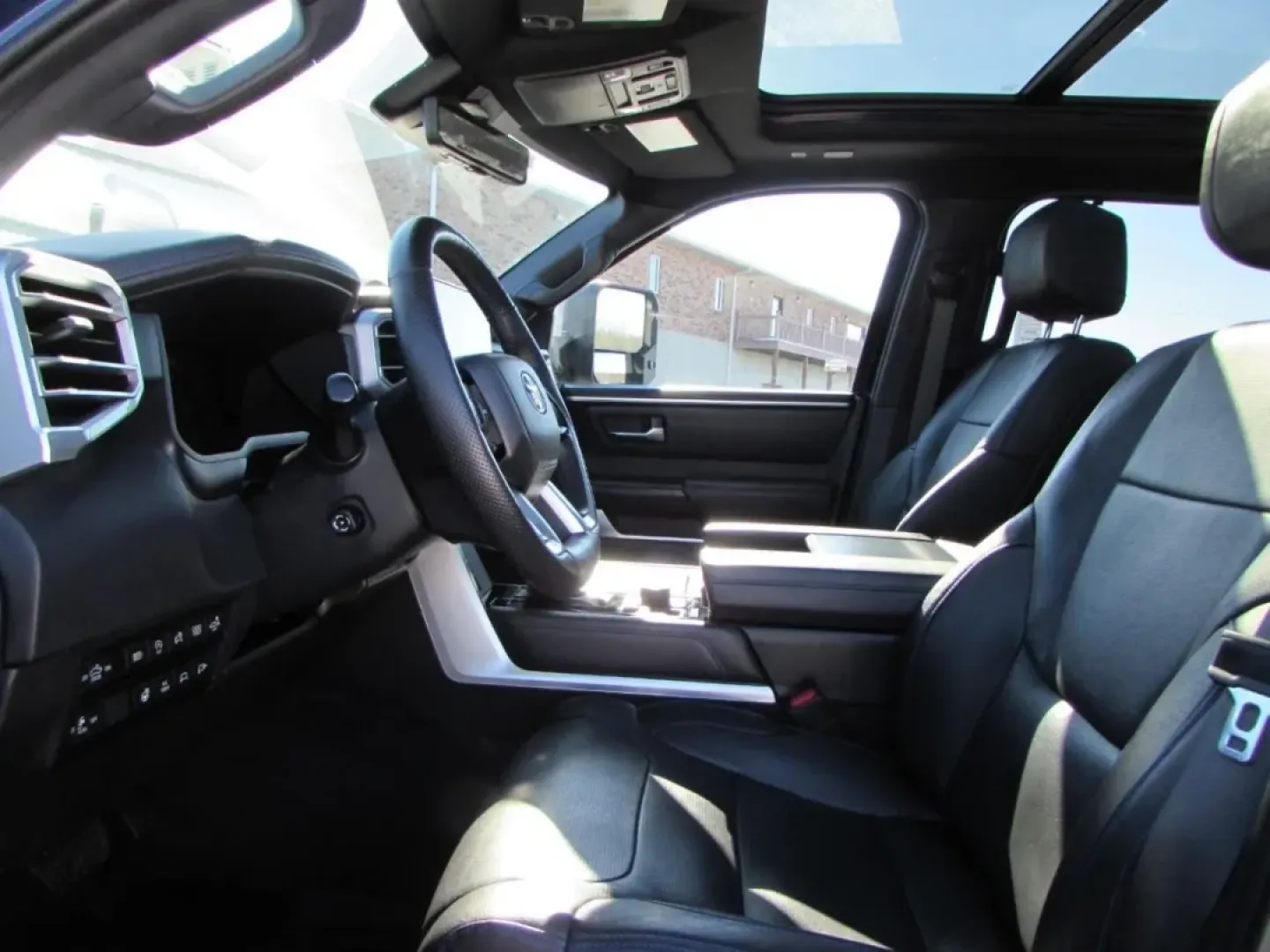 2022 /Black Toyota Tundra Platinum (5TFNA5DB0NX) with an 3.4L V6 DOHC 24V engine, Automatic transmission, located at 12830 Highway 21, De Soto, MO, 63020, (636) 337-7777, 38.153099, -90.573624 - **Unleash Adventure with the 2022 Toyota Tundra 4WD Platinum CrewMax at Pettus CDJR DeSoto!**<br /> <br /> Are you ready to elevate your driving experience? The 2022 Toyota Tundra 4WD Platinum CrewMax is the ultimate truck for those who crave adventure, whether it's tackling rough off-road trails, h - Photo#16