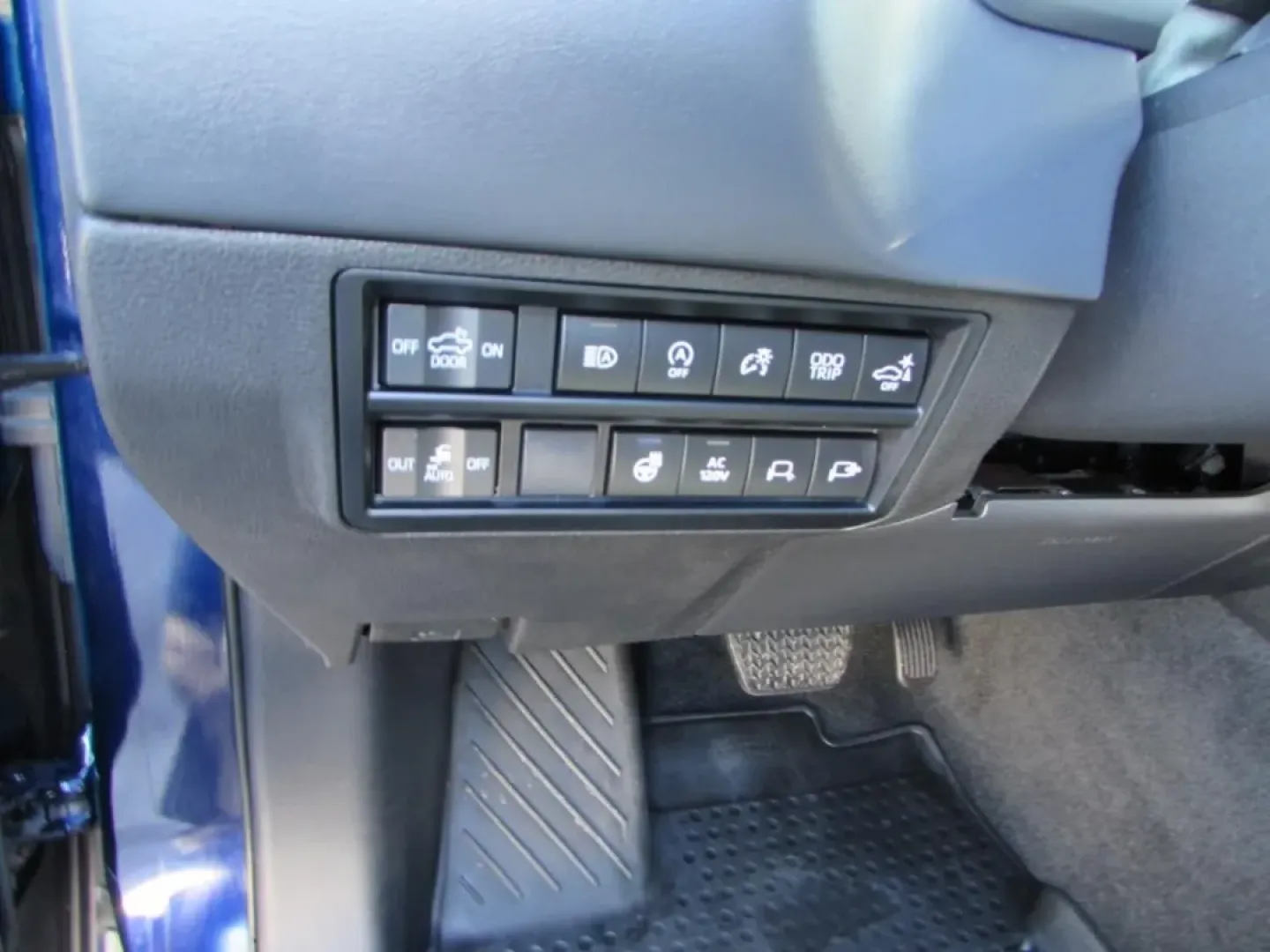 2022 /Black Toyota Tundra Platinum (5TFNA5DB0NX) with an 3.4L V6 DOHC 24V engine, Automatic transmission, located at 12830 Highway 21, De Soto, MO, 63020, (636) 337-7777, 38.153099, -90.573624 - **Unleash Adventure with the 2022 Toyota Tundra 4WD Platinum CrewMax at Pettus CDJR DeSoto!**<br /> <br /> Are you ready to elevate your driving experience? The 2022 Toyota Tundra 4WD Platinum CrewMax is the ultimate truck for those who crave adventure, whether it's tackling rough off-road trails, h - Photo#17