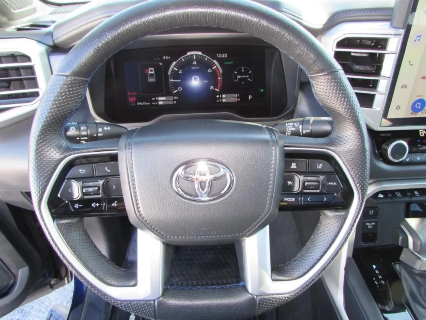 2022 /Black Toyota Tundra Platinum (5TFNA5DB0NX) with an 3.4L V6 DOHC 24V engine, Automatic transmission, located at 12830 Highway 21, De Soto, MO, 63020, (636) 337-7777, 38.153099, -90.573624 - **Unleash Adventure with the 2022 Toyota Tundra 4WD Platinum CrewMax at Pettus CDJR DeSoto!**<br /> <br /> Are you ready to elevate your driving experience? The 2022 Toyota Tundra 4WD Platinum CrewMax is the ultimate truck for those who crave adventure, whether it's tackling rough off-road trails, h - Photo#18