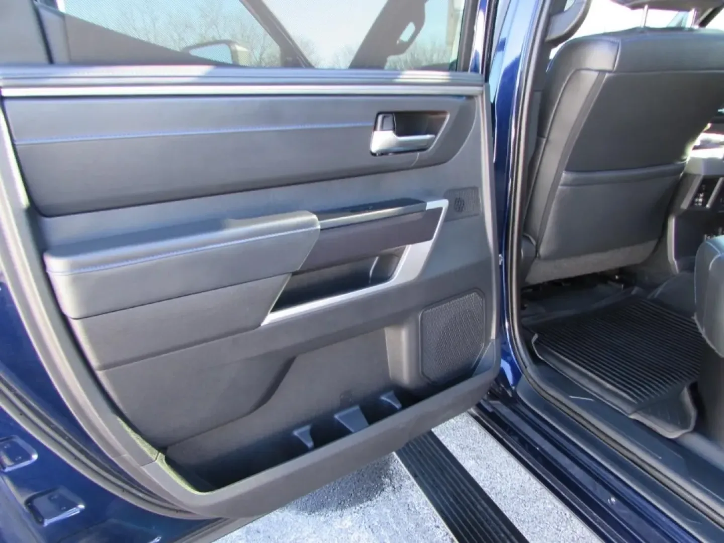 2022 /Black Toyota Tundra Platinum (5TFNA5DB0NX) with an 3.4L V6 DOHC 24V engine, Automatic transmission, located at 12830 Highway 21, De Soto, MO, 63020, (636) 337-7777, 38.153099, -90.573624 - **Unleash Adventure with the 2022 Toyota Tundra 4WD Platinum CrewMax at Pettus CDJR DeSoto!**<br /> <br /> Are you ready to elevate your driving experience? The 2022 Toyota Tundra 4WD Platinum CrewMax is the ultimate truck for those who crave adventure, whether it's tackling rough off-road trails, h - Photo#31