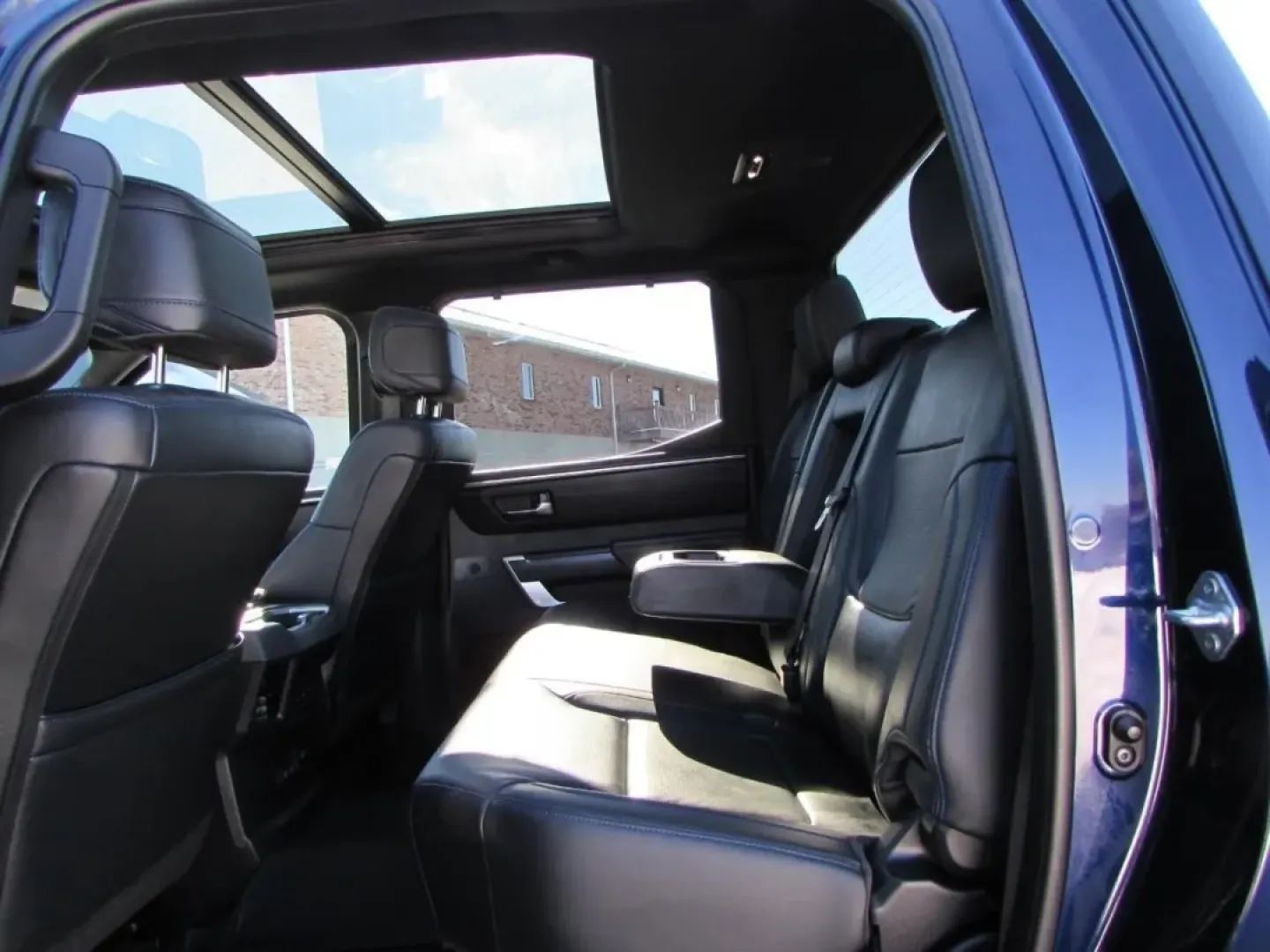 2022 /Black Toyota Tundra Platinum (5TFNA5DB0NX) with an 3.4L V6 DOHC 24V engine, Automatic transmission, located at 12830 Highway 21, De Soto, MO, 63020, (636) 337-7777, 38.153099, -90.573624 - **Unleash Adventure with the 2022 Toyota Tundra 4WD Platinum CrewMax at Pettus CDJR DeSoto!**<br /> <br /> Are you ready to elevate your driving experience? The 2022 Toyota Tundra 4WD Platinum CrewMax is the ultimate truck for those who crave adventure, whether it's tackling rough off-road trails, h - Photo#32