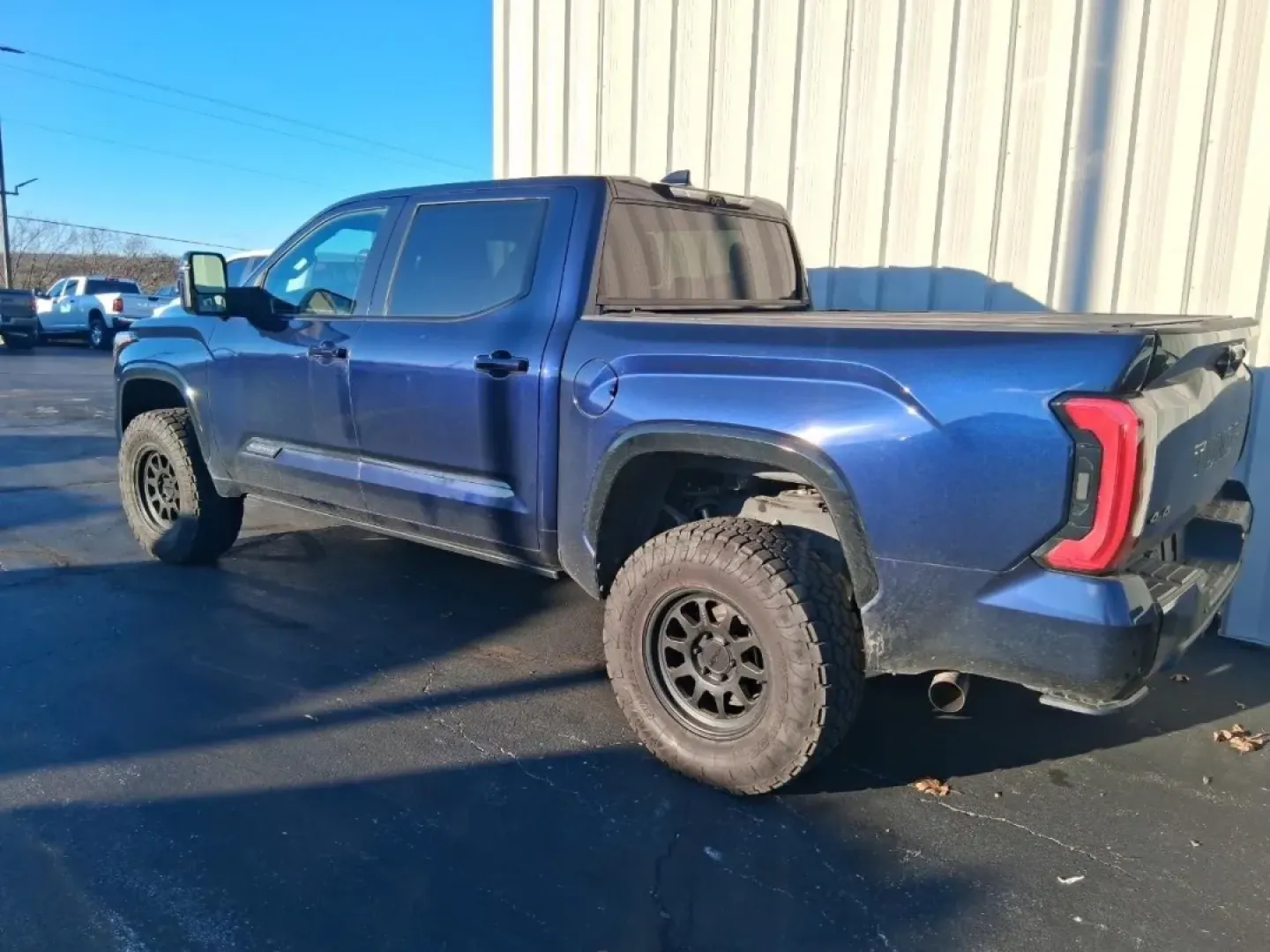 2022 /Black Toyota Tundra Platinum (5TFNA5DB0NX) with an 3.4L V6 DOHC 24V engine, Automatic transmission, located at 12830 Highway 21, De Soto, MO, 63020, (636) 337-7777, 38.153099, -90.573624 - **Unleash Adventure with the 2022 Toyota Tundra 4WD Platinum CrewMax at Pettus CDJR DeSoto!**<br /> <br /> Are you ready to elevate your driving experience? The 2022 Toyota Tundra 4WD Platinum CrewMax is the ultimate truck for those who crave adventure, whether it's tackling rough off-road trails, h - Photo#36