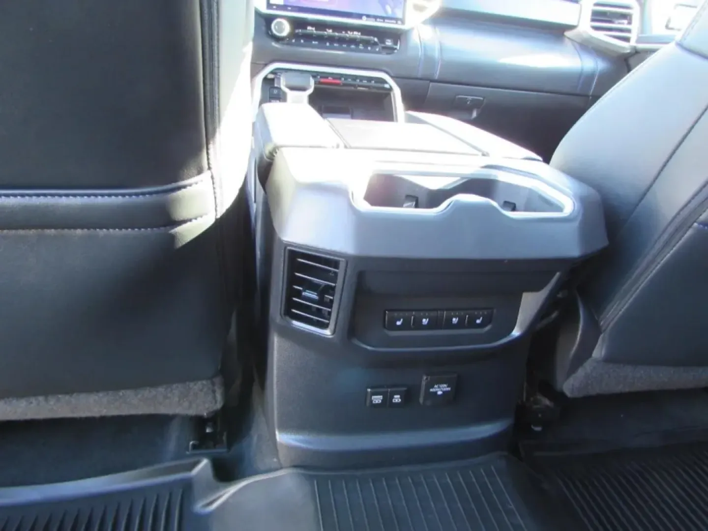 2022 /Black Toyota Tundra Platinum (5TFNA5DB0NX) with an 3.4L V6 DOHC 24V engine, Automatic transmission, located at 12830 Highway 21, De Soto, MO, 63020, (636) 337-7777, 38.153099, -90.573624 - **Unleash Adventure with the 2022 Toyota Tundra 4WD Platinum CrewMax at Pettus CDJR DeSoto!**<br /> <br /> Are you ready to elevate your driving experience? The 2022 Toyota Tundra 4WD Platinum CrewMax is the ultimate truck for those who crave adventure, whether it's tackling rough off-road trails, h - Photo#40