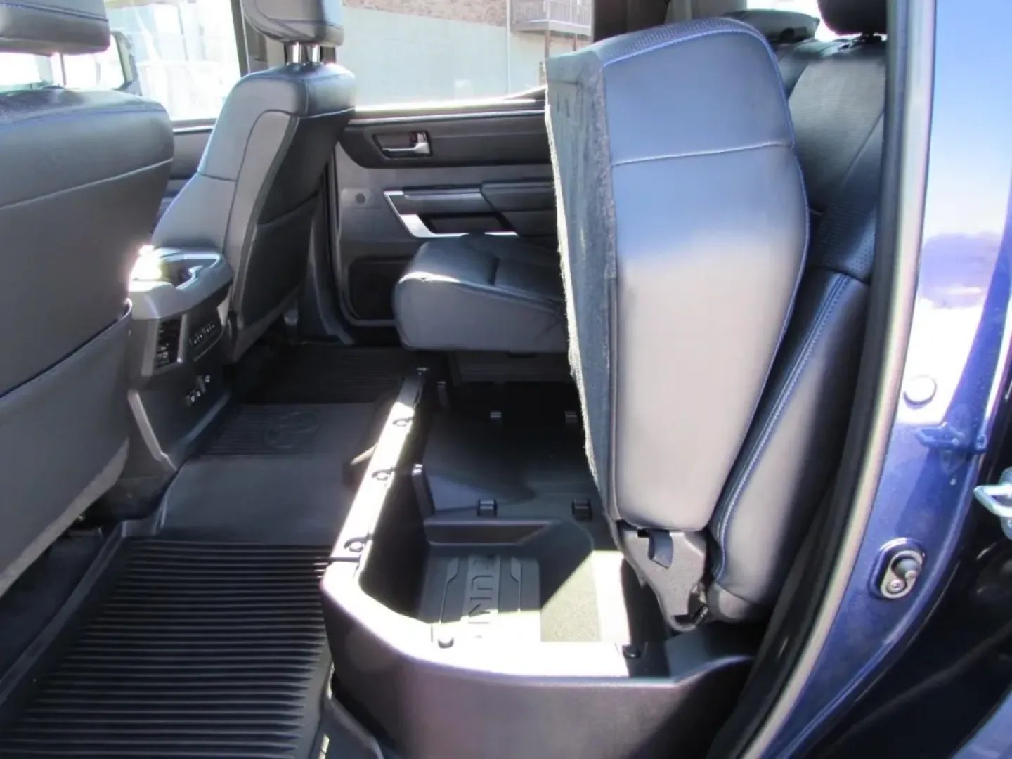 2022 /Black Toyota Tundra Platinum (5TFNA5DB0NX) with an 3.4L V6 DOHC 24V engine, Automatic transmission, located at 12830 Highway 21, De Soto, MO, 63020, (636) 337-7777, 38.153099, -90.573624 - **Unleash Adventure with the 2022 Toyota Tundra 4WD Platinum CrewMax at Pettus CDJR DeSoto!**<br /> <br /> Are you ready to elevate your driving experience? The 2022 Toyota Tundra 4WD Platinum CrewMax is the ultimate truck for those who crave adventure, whether it's tackling rough off-road trails, h - Photo#41