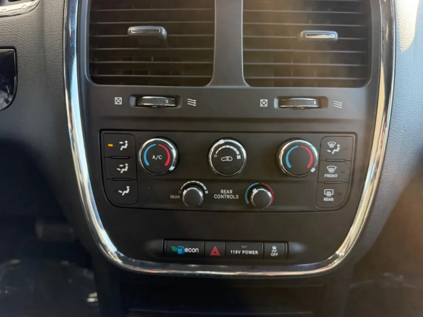 2016 /Black/Light Graystone Cloth Dodge Grand Caravan SE (2C4RDGBG6GR) with an 3.6L V6 24V VVT FlexFuel engine, Automatic transmission, located at 141 Commercial Dr, Fredericktown, MO, 63645, (573) 783-6432, 37.570087, -90.320648 - **Discover Your Next Adventure with the 2016 Dodge Grand Caravan: A Family-Friendly Minivan Awaiting You at Pettus Ford Fredericktown!**<br /> <br /> Are you searching for the perfect vehicle to accommodate your growing family's needs? Look no further than this exceptional 2016 Dodge Grand Caravan, - Photo#17