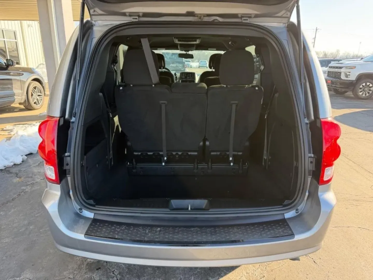 2016 /Black/Light Graystone Cloth Dodge Grand Caravan SE (2C4RDGBG6GR) with an 3.6L V6 24V VVT FlexFuel engine, Automatic transmission, located at 141 Commercial Dr, Fredericktown, MO, 63645, (573) 783-6432, 37.570087, -90.320648 - **Discover Your Next Adventure with the 2016 Dodge Grand Caravan: A Family-Friendly Minivan Awaiting You at Pettus Ford Fredericktown!**<br /> <br /> Are you searching for the perfect vehicle to accommodate your growing family's needs? Look no further than this exceptional 2016 Dodge Grand Caravan, - Photo#4