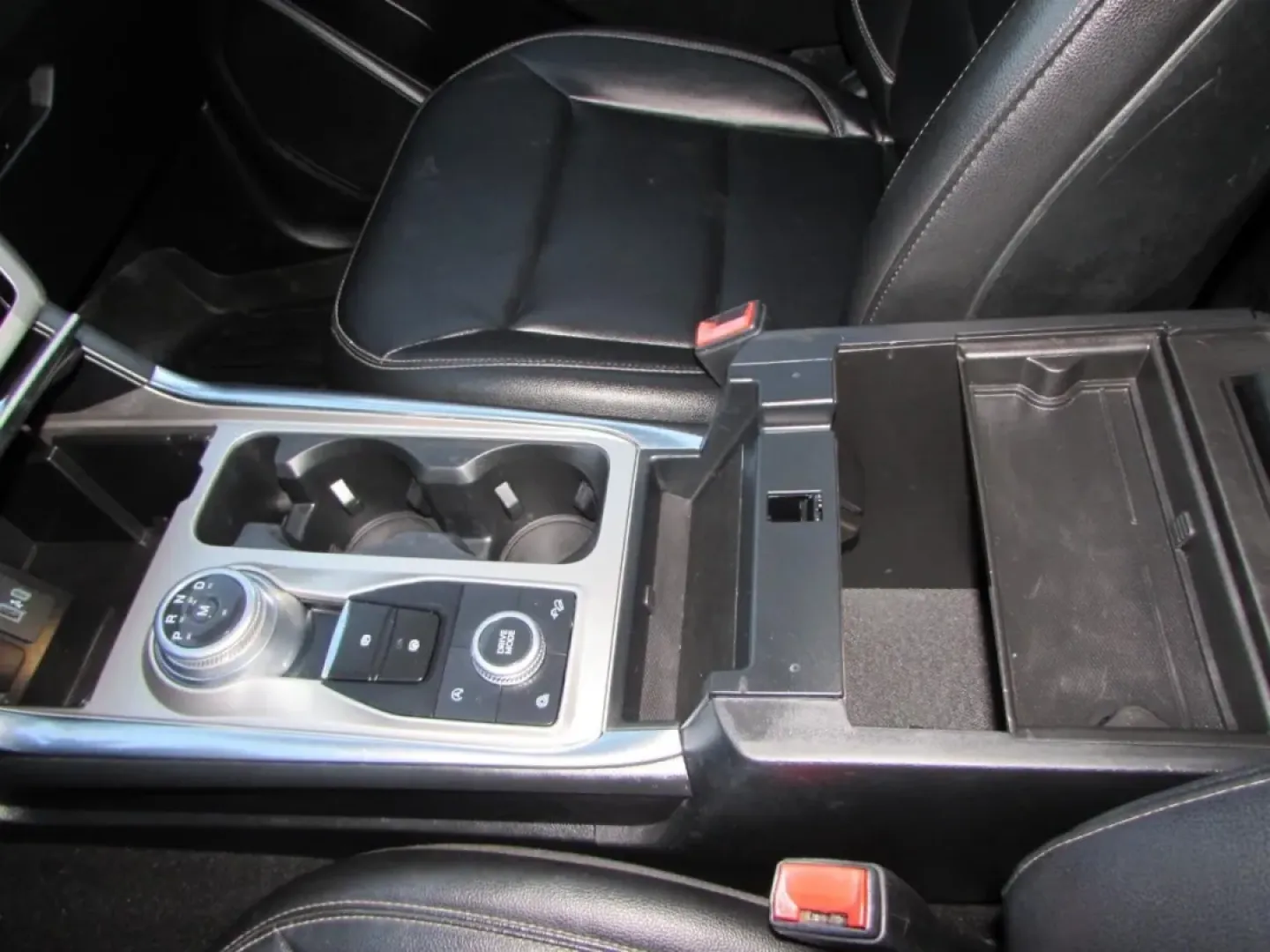 2020 /Ebony With Light Slate Uppers Ford Explorer XLT (1FMSK8DH5LG) with an Other engine, Automatic transmission, located at 12836 Highway 21, De Soto, MO, 63020, (636) 337-7777, 38.151867, -90.575615 - Are you ready to elevate your family adventures or your weekend getaways? If so, the 2020 Ford Explorer XLT is the perfect choice for you! With its impressive combination of style, space, and technology, this SUV is designed for those who seek both practicality and excitement on the road. At Pettus - Photo#24