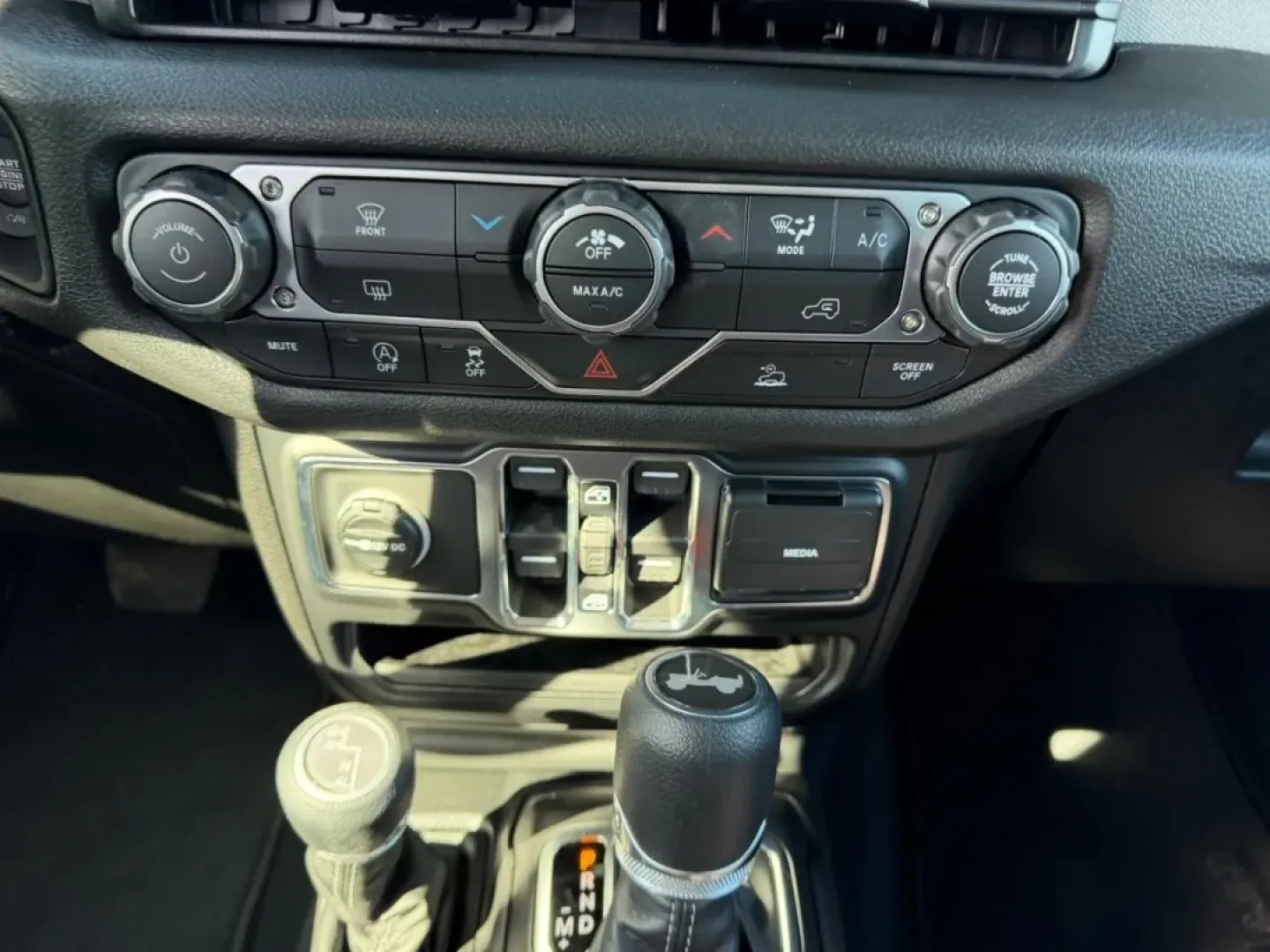 2026 /Black Cloth Jeep Wrangler Sport (1C4PJXDN4TW) with an 2.0L engine, 6M transmission, located at 970 Woodlawn Dr., Farmington, MO, 63640, (573) 431-7800, 37.825642, -90.468674 - Embark on your next adventure with the 2026 Jeep Wrangler, a vehicle that perfectly blends rugged capability with everyday practicality. Whether you're navigating the bustling streets of Farmington or conquering the trails of nearby Washington State Park, this SUV is designed for those who crave exp - Photo#14