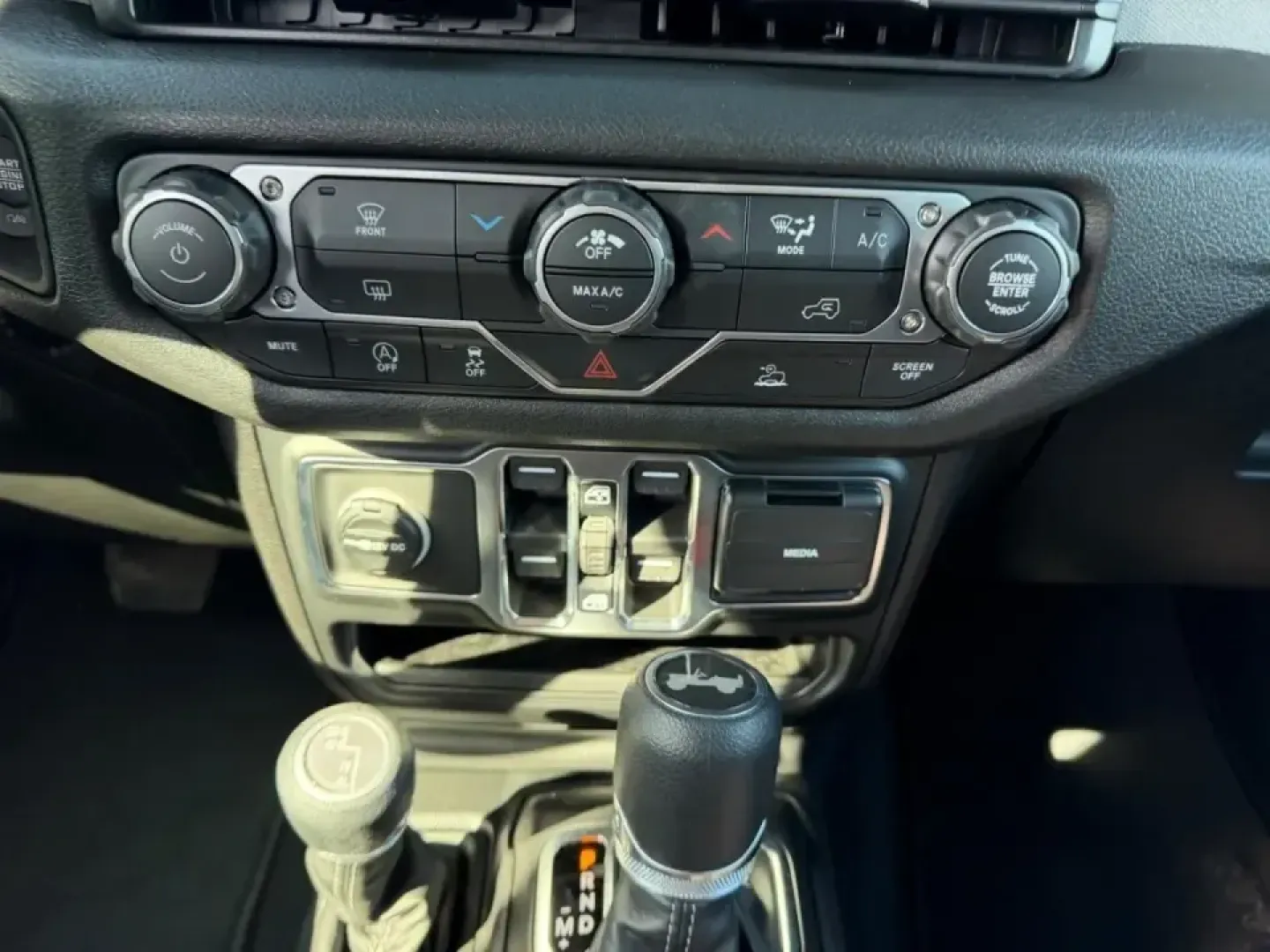 2026 /Black Cloth Jeep Wrangler Sport (1C4PJXDN4TW) with an 2.0L engine, 6M transmission, located at 970 Woodlawn Dr., Farmington, MO, 63640, (573) 431-7800, 37.825642, -90.468674 - Embark on your next adventure with the 2026 Jeep Wrangler, a vehicle that perfectly blends rugged capability with everyday practicality. Whether you're navigating the bustling streets of Farmington or conquering the trails of nearby Washington State Park, this SUV is designed for those who crave exp - Photo#14