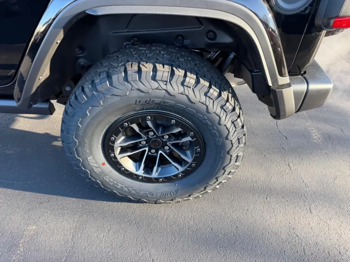 2026 /Black Leather Jeep Wrangler Rubicon (1C4RJXFGXTW) with an 3.6L V6 engine, located at 970 Woodlawn Dr., Farmington, MO, 63640, (573) 431-7800, 37.825642, -90.468674 - Looking for the perfect vehicle to elevate your outdoor adventures or accommodate your growing family? Look no further than this stunning 2026 Jeep Wrangler, available now at Pettus CDJR Farmington. Located at 970 Woodlawn Drive in Farmington, MO, our dealership specializes in quality used vehicles, - Photo#5