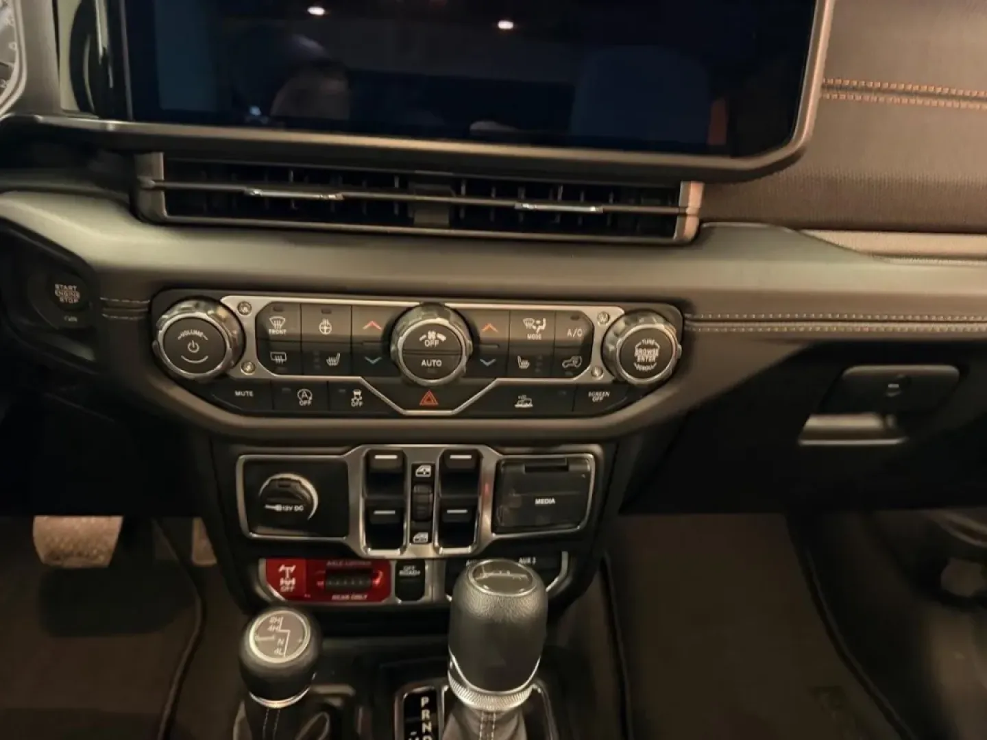 2026 /Black Cloth Jeep Gladiator Mojave (1C6RJTEG7TL) with an 3.6L V6 engine, 6M transmission, located at 970 Woodlawn Dr., Farmington, MO, 63640, (573) 431-7800, 37.825642, -90.468674 - **Discover Adventure with the 2026 Jeep Gladiator at Pettus CDJR Farmington**<br /> <br /> Are you ready to elevate your outdoor adventures or tackle your daily commute with style? The 2026 Jeep Gladiator, now available at Pettus CDJR Farmington, is the truck that can do it all! With its rugged capa - Photo#13