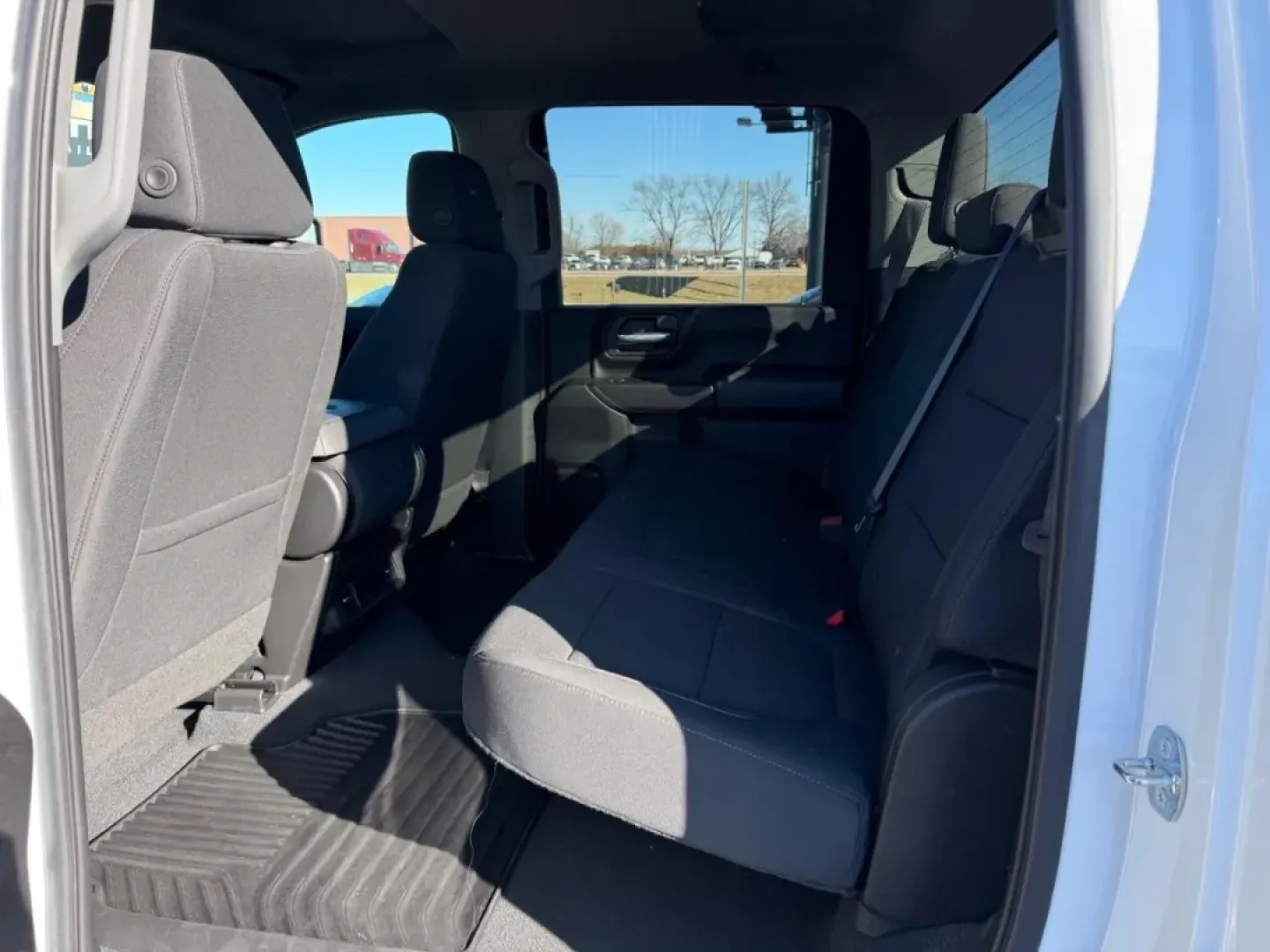 2022 /Jet Black Cloth Chevrolet Silverado 2500HD Custom (2GC4YME75N1) with an 6.6L V8 engine, Automatic transmission, located at 970 Woodlawn Dr., Farmington, MO, 63640, (573) 431-7800, 37.825642, -90.468674 - **Unleash Adventure with the 2022 Chevrolet Silverado 2500HD at Pettus CDJR Farmington** <br /> <br /> Are you ready to elevate your lifestyle with a rugged yet sophisticated pickup? The 2022 Chevrolet Silverado 2500HD is here to redefine your driving experience, whether you're hauling gear for a w - Photo#8