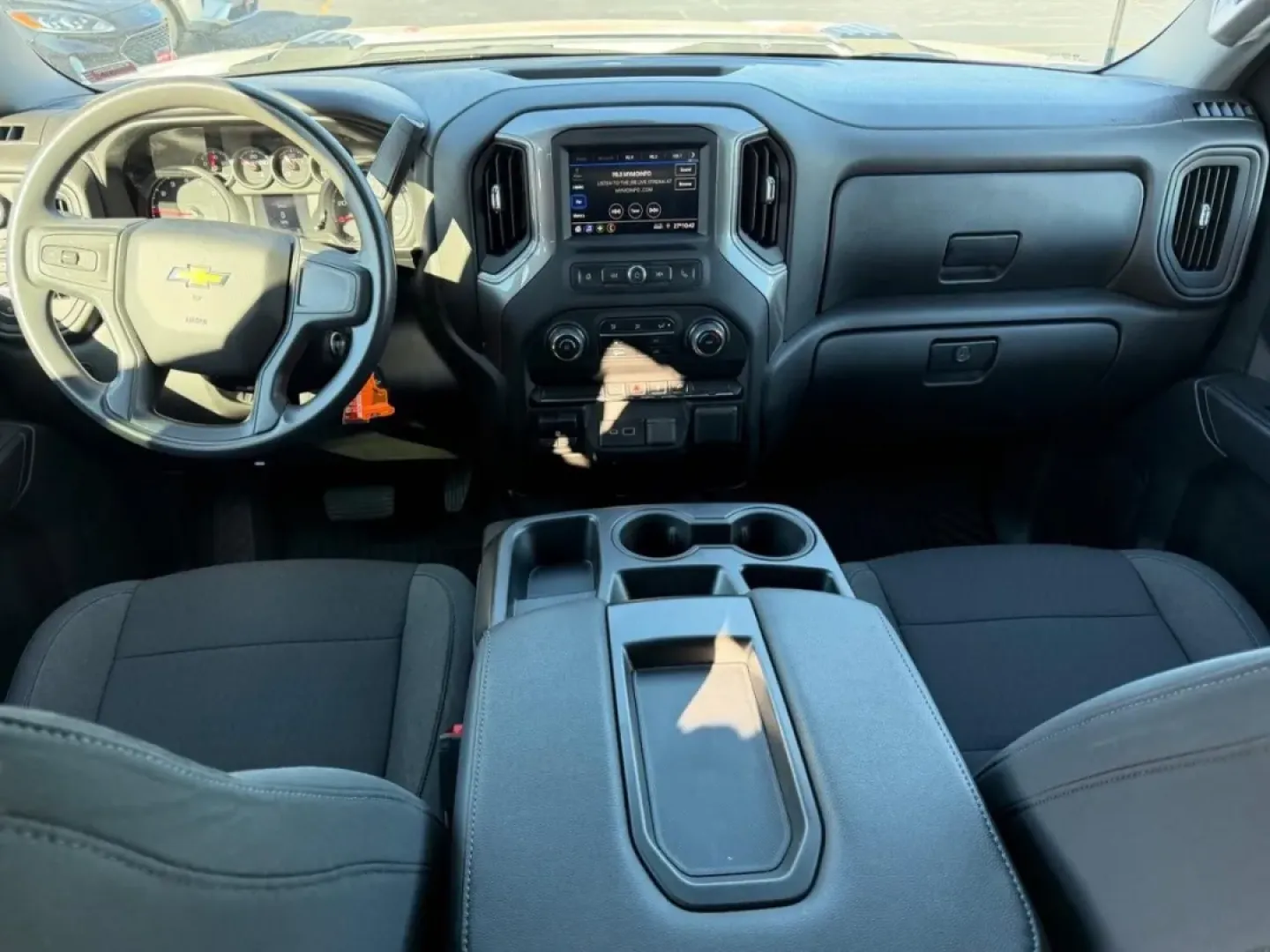 2022 /Jet Black Cloth Chevrolet Silverado 2500HD Custom (2GC4YME75N1) with an 6.6L V8 engine, Automatic transmission, located at 970 Woodlawn Dr., Farmington, MO, 63640, (573) 431-7800, 37.825642, -90.468674 - **Unleash Adventure with the 2022 Chevrolet Silverado 2500HD at Pettus CDJR Farmington** <br /> <br /> Are you ready to elevate your lifestyle with a rugged yet sophisticated pickup? The 2022 Chevrolet Silverado 2500HD is here to redefine your driving experience, whether you're hauling gear for a w - Photo#9