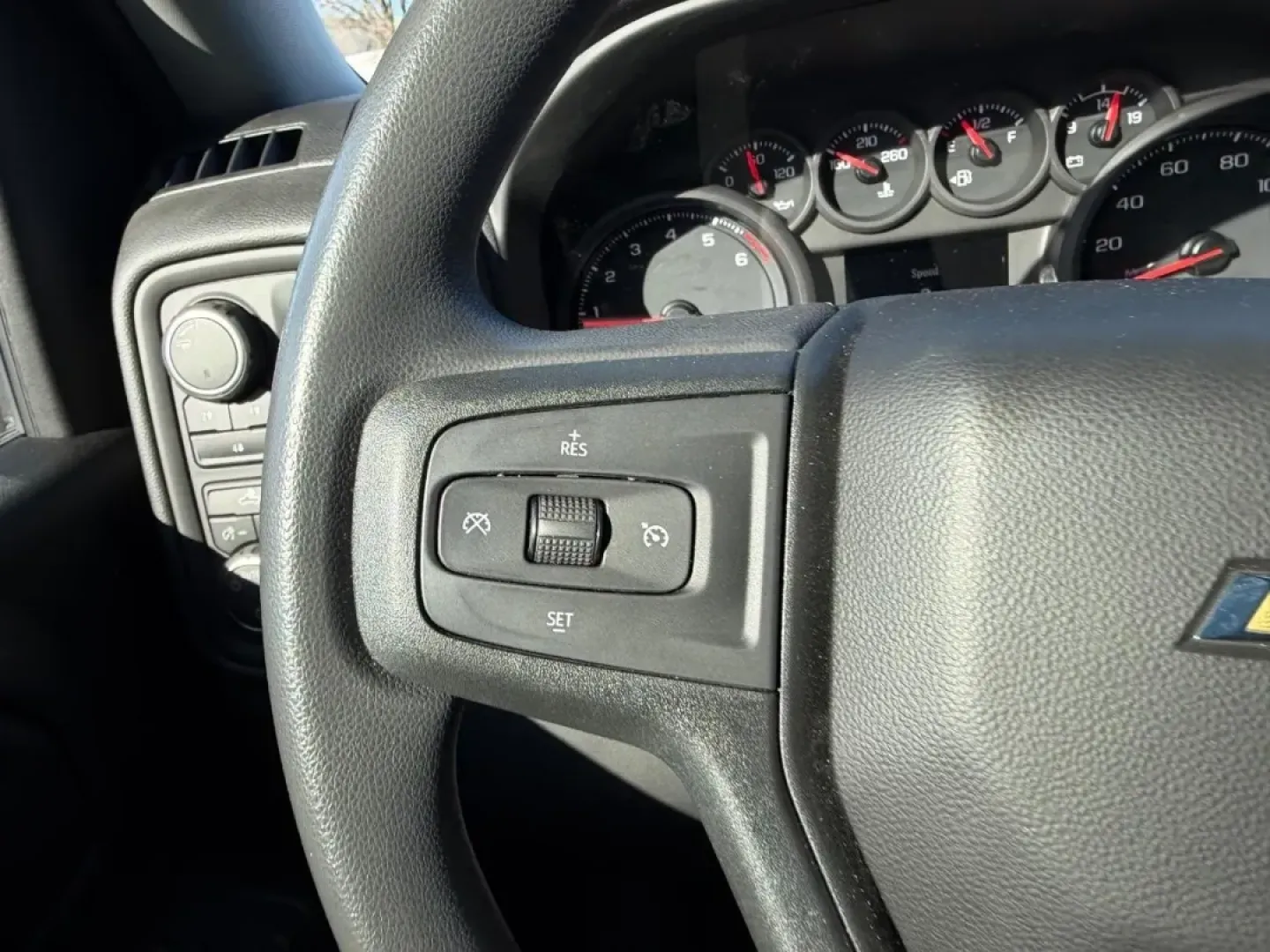 2022 /Jet Black Cloth Chevrolet Silverado 2500HD Custom (2GC4YME75N1) with an 6.6L V8 engine, Automatic transmission, located at 970 Woodlawn Dr., Farmington, MO, 63640, (573) 431-7800, 37.825642, -90.468674 - **Unleash Adventure with the 2022 Chevrolet Silverado 2500HD at Pettus CDJR Farmington** <br /> <br /> Are you ready to elevate your lifestyle with a rugged yet sophisticated pickup? The 2022 Chevrolet Silverado 2500HD is here to redefine your driving experience, whether you're hauling gear for a w - Photo#11