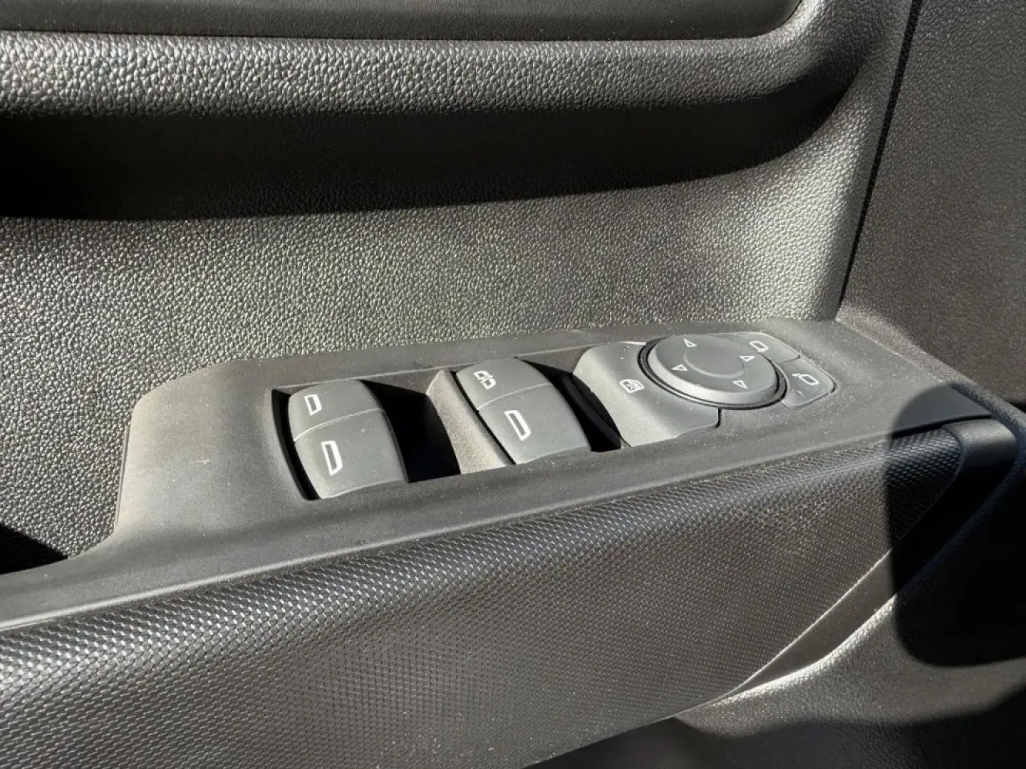 2022 /Jet Black Cloth Chevrolet Silverado 2500HD Custom (2GC4YME75N1) with an 6.6L V8 engine, Automatic transmission, located at 970 Woodlawn Dr., Farmington, MO, 63640, (573) 431-7800, 37.825642, -90.468674 - **Unleash Adventure with the 2022 Chevrolet Silverado 2500HD at Pettus CDJR Farmington** <br /> <br /> Are you ready to elevate your lifestyle with a rugged yet sophisticated pickup? The 2022 Chevrolet Silverado 2500HD is here to redefine your driving experience, whether you're hauling gear for a w - Photo#15