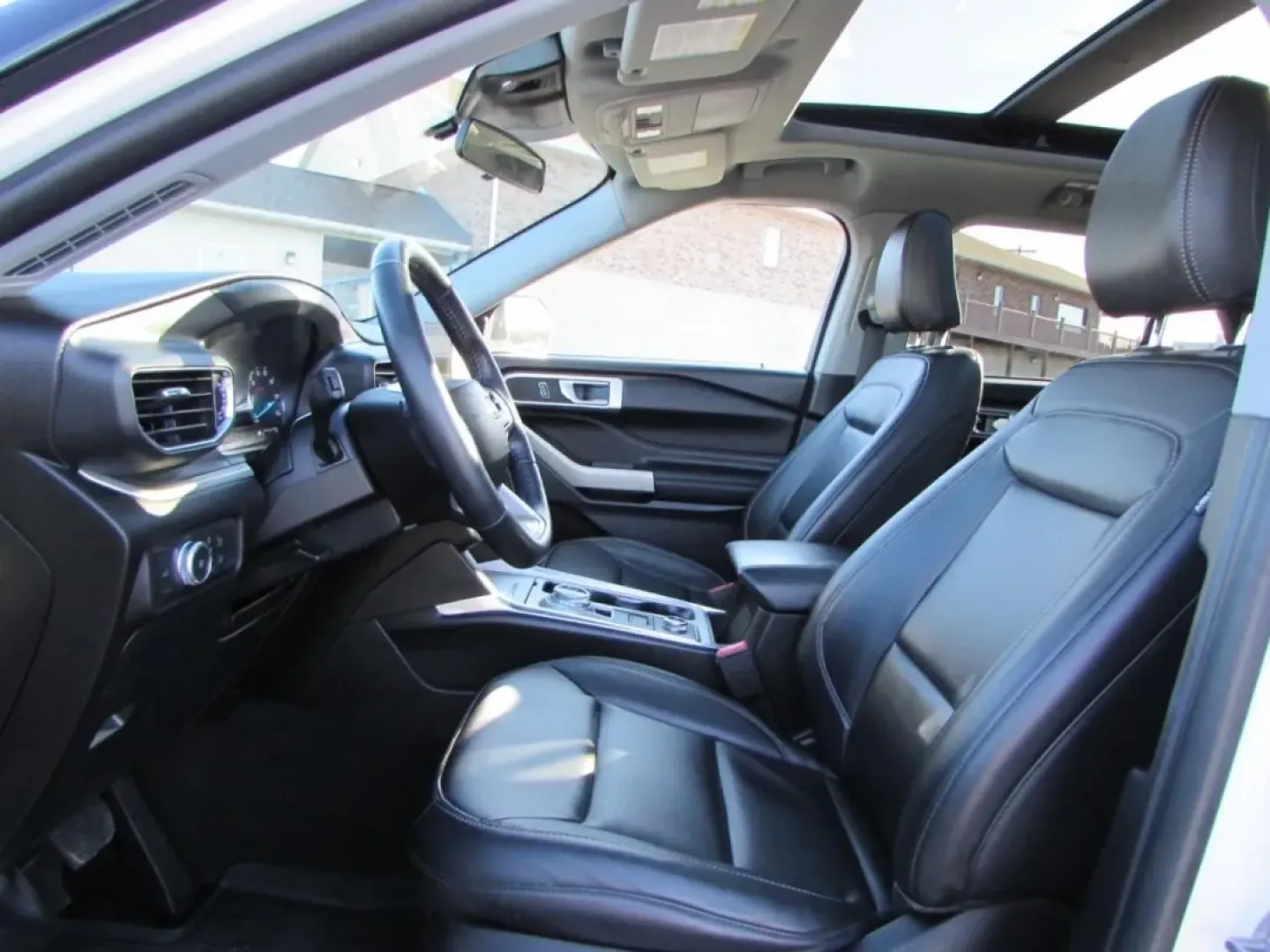 2022 /Ebony Ford Explorer XLT (1FMSK8DH3NG) with an Other engine, Automatic transmission, located at 12836 Highway 21, De Soto, MO, 63020, (636) 337-7777, 38.151867, -90.575615 - Are you ready to elevate your family's adventures or enhance your daily commutes? Look no further than this stunning 2022 Ford Explorer XLT, perfect for those seeking a blend of comfort, style, and versatility. Available now at Pettus Ford De Soto, your trusted OEM dealership located at 12836 Missou - Photo#13