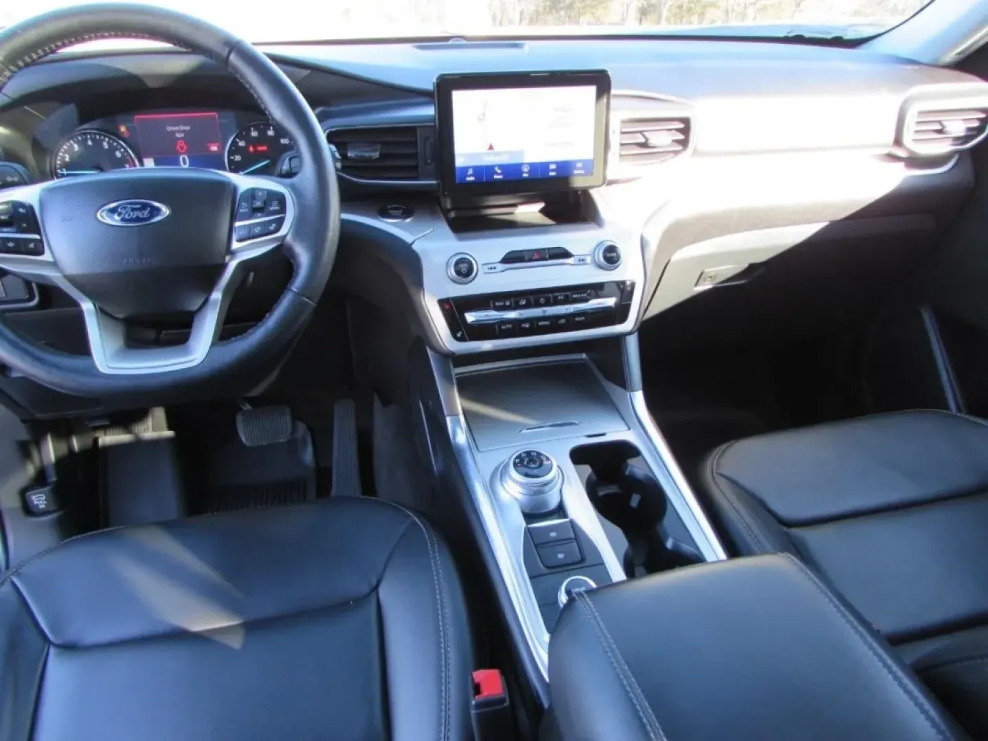 2022 /Ebony Ford Explorer XLT (1FMSK8DH3NG) with an Other engine, Automatic transmission, located at 12836 Highway 21, De Soto, MO, 63020, (636) 337-7777, 38.151867, -90.575615 - Are you ready to elevate your family's adventures or enhance your daily commutes? Look no further than this stunning 2022 Ford Explorer XLT, perfect for those seeking a blend of comfort, style, and versatility. Available now at Pettus Ford De Soto, your trusted OEM dealership located at 12836 Missou - Photo#23