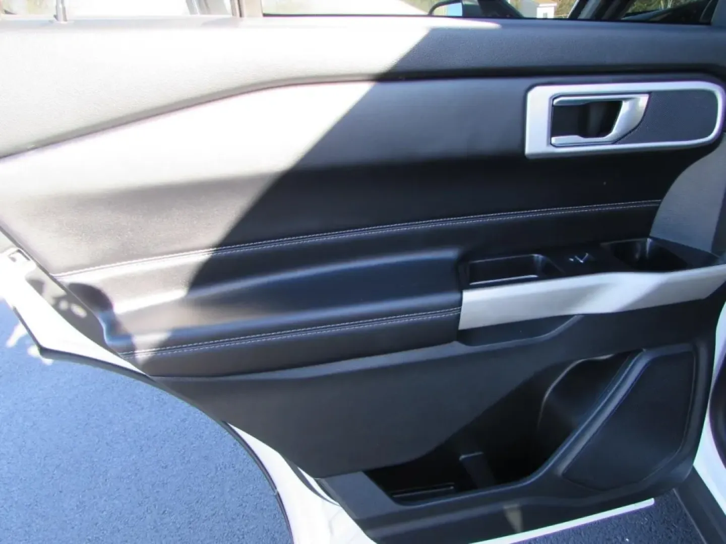 2022 /Ebony Ford Explorer XLT (1FMSK8DH3NG) with an Other engine, Automatic transmission, located at 12836 Highway 21, De Soto, MO, 63020, (636) 337-7777, 38.151867, -90.575615 - Are you ready to elevate your family's adventures or enhance your daily commutes? Look no further than this stunning 2022 Ford Explorer XLT, perfect for those seeking a blend of comfort, style, and versatility. Available now at Pettus Ford De Soto, your trusted OEM dealership located at 12836 Missou - Photo#24