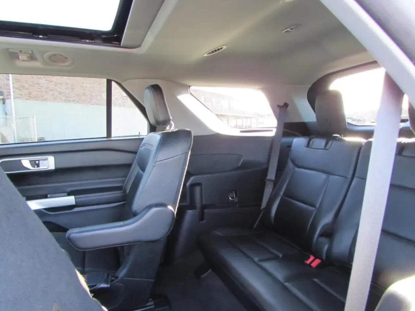 2022 /Ebony Ford Explorer XLT (1FMSK8DH3NG) with an Other engine, Automatic transmission, located at 12836 Highway 21, De Soto, MO, 63020, (636) 337-7777, 38.151867, -90.575615 - Are you ready to elevate your family's adventures or enhance your daily commutes? Look no further than this stunning 2022 Ford Explorer XLT, perfect for those seeking a blend of comfort, style, and versatility. Available now at Pettus Ford De Soto, your trusted OEM dealership located at 12836 Missou - Photo#27