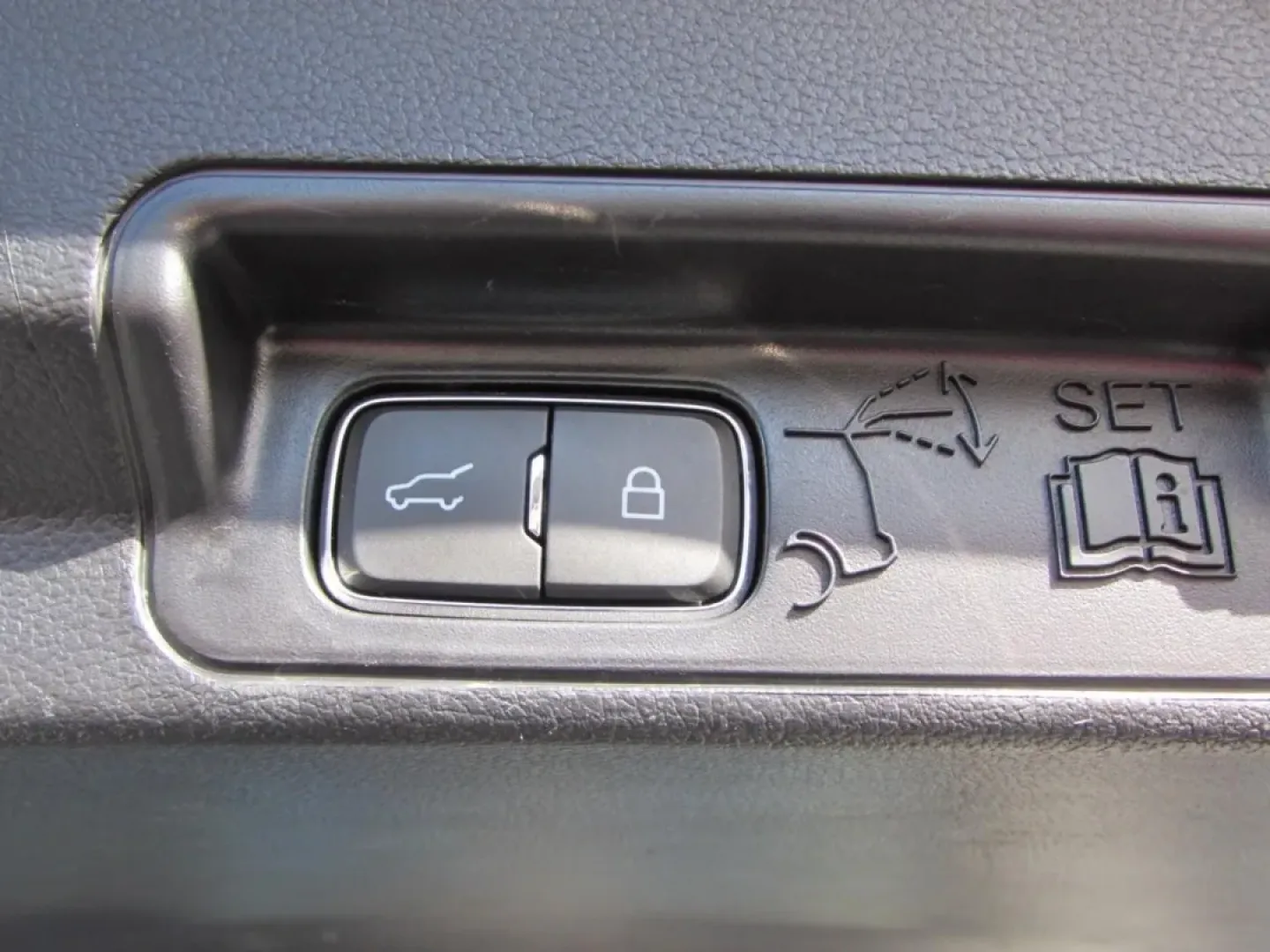 2022 /Ebony Ford Explorer XLT (1FMSK8DH3NG) with an Other engine, Automatic transmission, located at 12836 Highway 21, De Soto, MO, 63020, (636) 337-7777, 38.151867, -90.575615 - Are you ready to elevate your family's adventures or enhance your daily commutes? Look no further than this stunning 2022 Ford Explorer XLT, perfect for those seeking a blend of comfort, style, and versatility. Available now at Pettus Ford De Soto, your trusted OEM dealership located at 12836 Missou - Photo#29