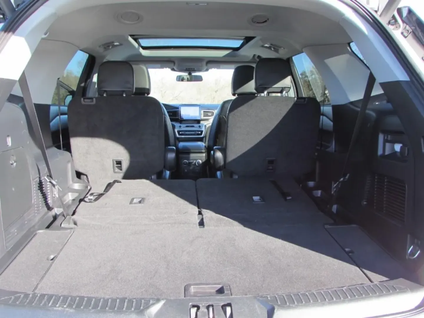 2022 /Ebony Ford Explorer XLT (1FMSK8DH3NG) with an Other engine, Automatic transmission, located at 12836 Highway 21, De Soto, MO, 63020, (636) 337-7777, 38.151867, -90.575615 - Are you ready to elevate your family's adventures or enhance your daily commutes? Look no further than this stunning 2022 Ford Explorer XLT, perfect for those seeking a blend of comfort, style, and versatility. Available now at Pettus Ford De Soto, your trusted OEM dealership located at 12836 Missou - Photo#30