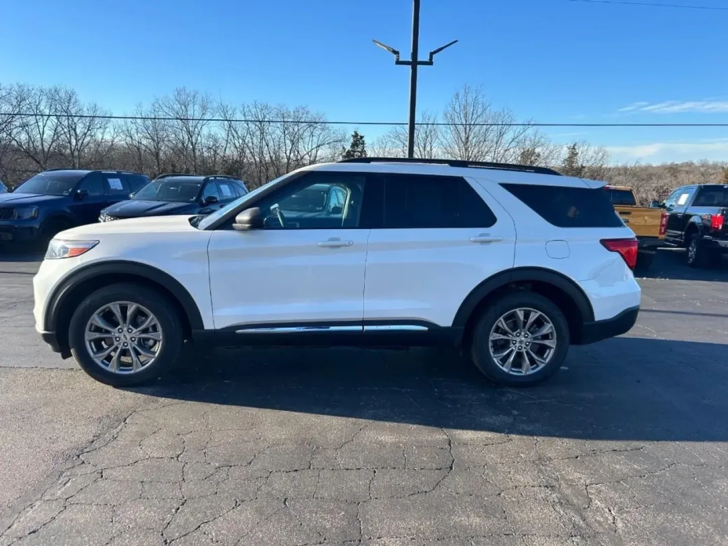 2022 /Ebony Ford Explorer XLT (1FMSK8DH3NG) with an Other engine, Automatic transmission, located at 12836 Highway 21, De Soto, MO, 63020, (636) 337-7777, 38.151867, -90.575615 - Are you ready to elevate your family's adventures or enhance your daily commutes? Look no further than this stunning 2022 Ford Explorer XLT, perfect for those seeking a blend of comfort, style, and versatility. Available now at Pettus Ford De Soto, your trusted OEM dealership located at 12836 Missou - Photo#35