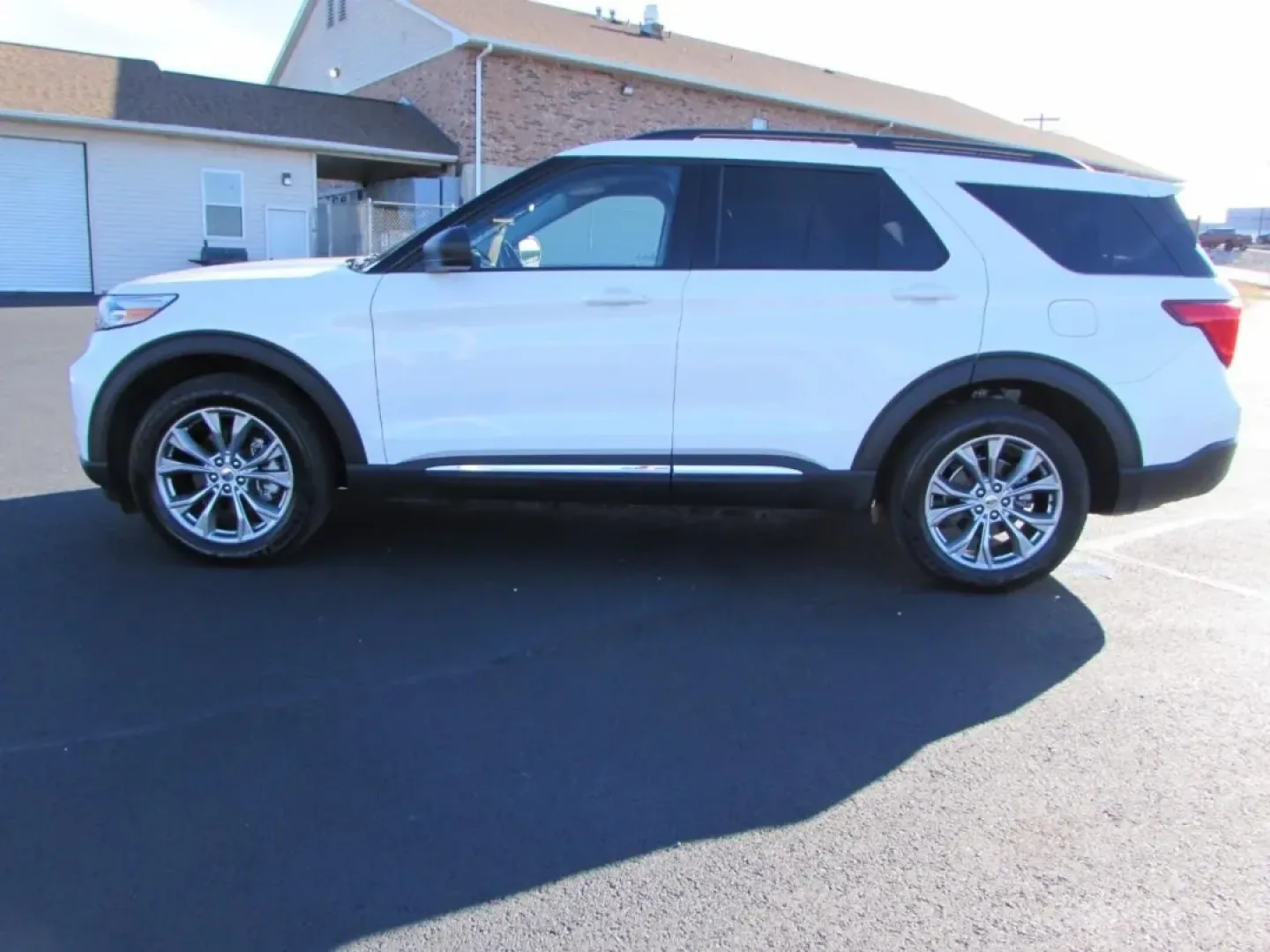 2022 /Ebony Ford Explorer XLT (1FMSK8DH3NG) with an Other engine, Automatic transmission, located at 12836 Highway 21, De Soto, MO, 63020, (636) 337-7777, 38.151867, -90.575615 - Are you ready to elevate your family's adventures or enhance your daily commutes? Look no further than this stunning 2022 Ford Explorer XLT, perfect for those seeking a blend of comfort, style, and versatility. Available now at Pettus Ford De Soto, your trusted OEM dealership located at 12836 Missou - Photo#3